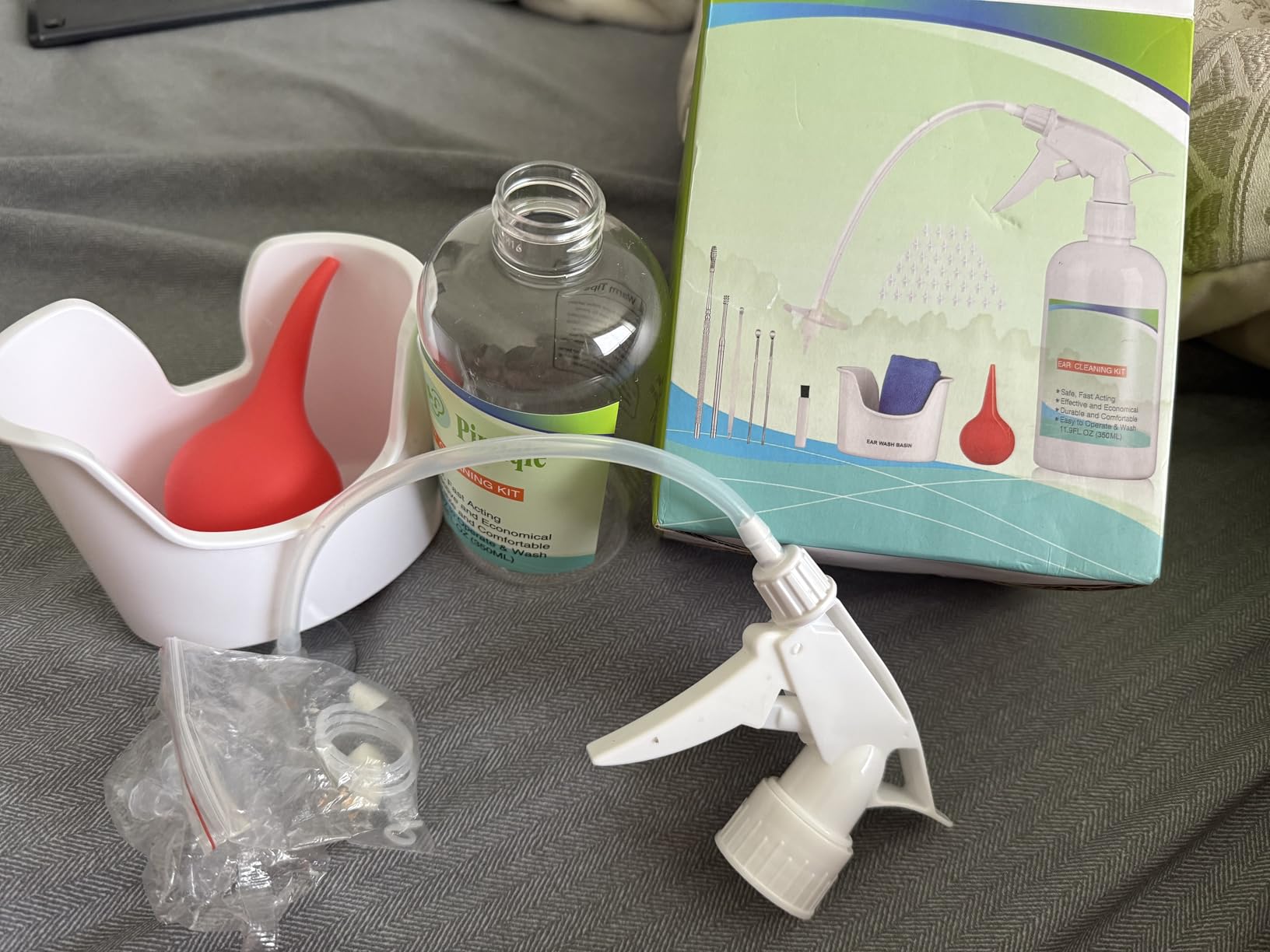 Ear Wax Removal Tool, Ear Cleaning Kits Safe Ear Irrigation Kit Ear Flush Kit for Adults Kid, Ear Wax Washer Device Easy to Operate, Includes Basin, Syringe, Curette Kit, Towel and 40 Disposable Tips customer photo 1