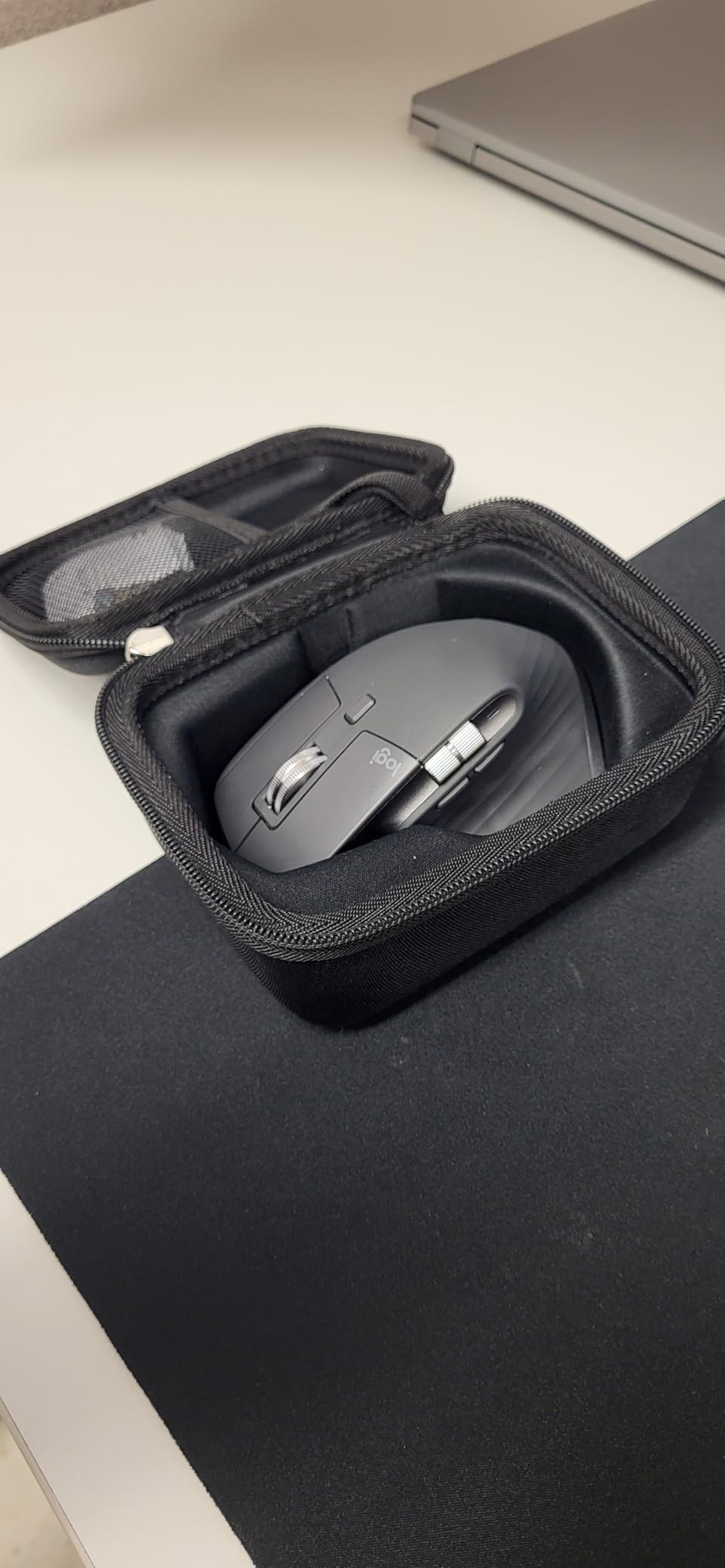 MX Master 3S Wireless Mouse Standard Edition with Logi Bolt USB Receiver, Ultra-Fast Scrolling, Ergo, 8K DPI, Track on Glass, Quiet Clicks, USB-C, Bluetooth, Windows, Linux, Chrome - Graphite customer photo 2