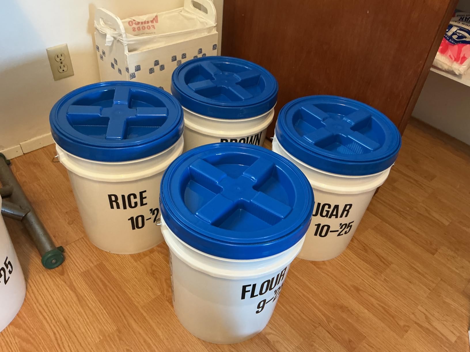 House Naturals 5 Gallon Plastic Bucket Pail Food Grade with Blue Screw on Lid (Pack of 3) Made in USA customer photo 1