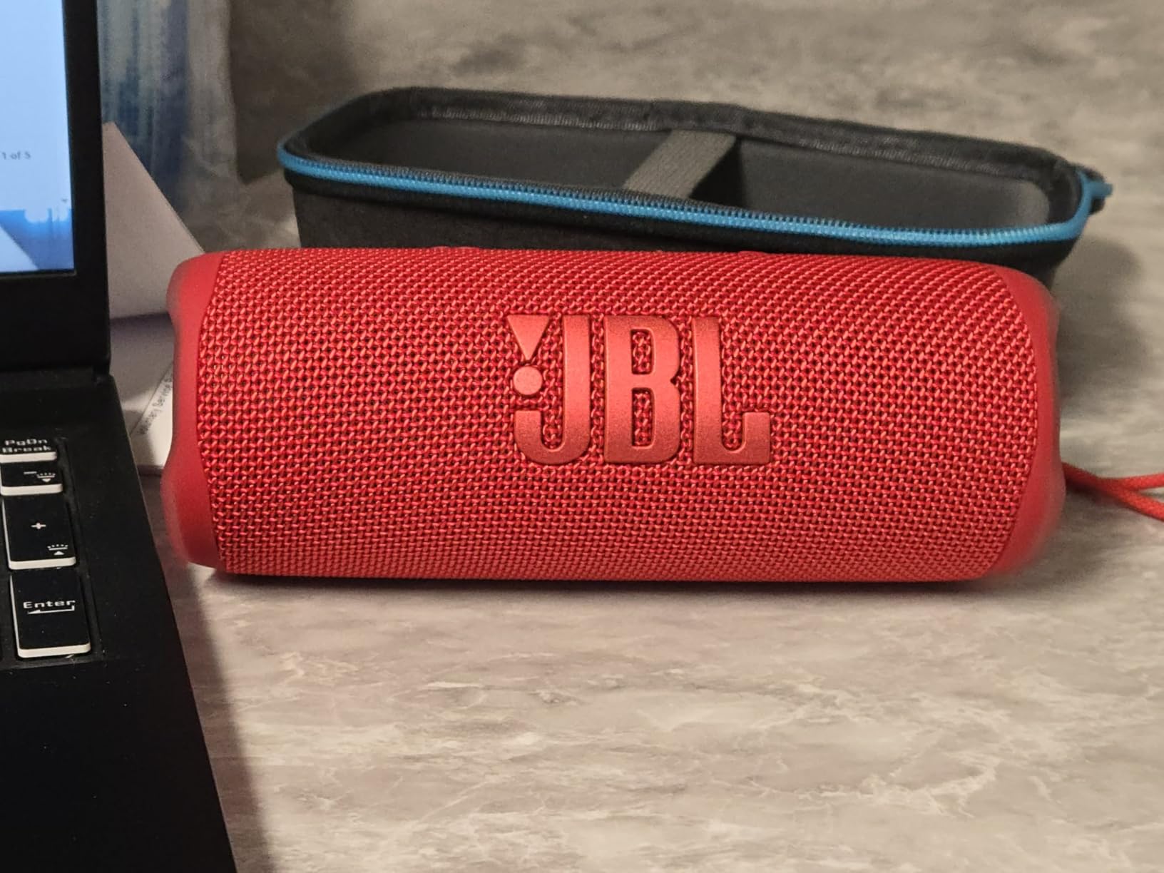 JBL Flip 6 (Black) + Bundle with divvi! Protective Hardshell Case customer photo 1