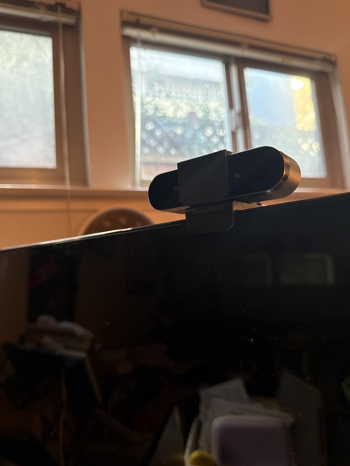 Logitech Brio 4K Webcam, Video Calling, Noise-Cancelling mic, HD Auto Light Correction, Wide Field of View, Windows Hello Works with Microsoft Teams, Zoom, Google Meet customer photo 1