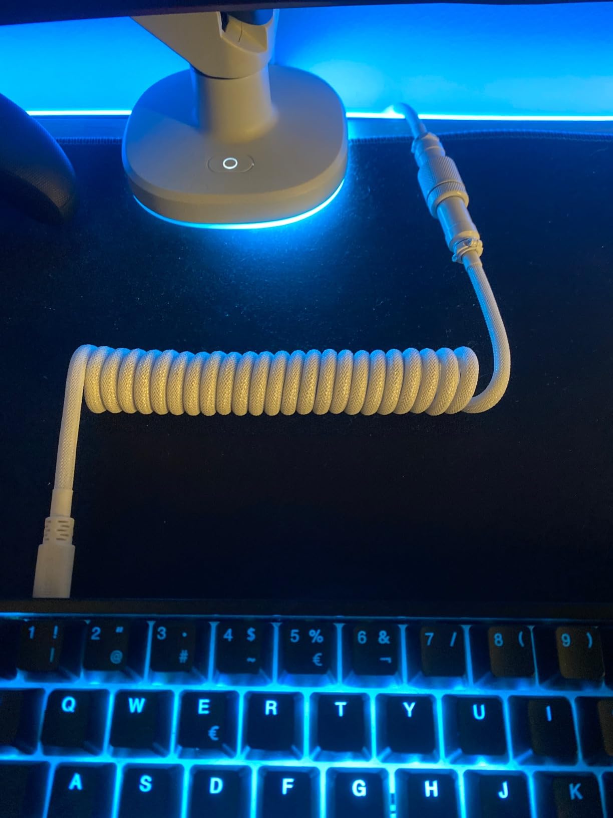 GLORIOUS Coiled Keyboard Cable - Coiled USB C Cable Artisan Braided Cables for Mechanical Gaming Keyboard Coiled Cable - Custom Keyboard Cable (Electric Blue) customer photo 1