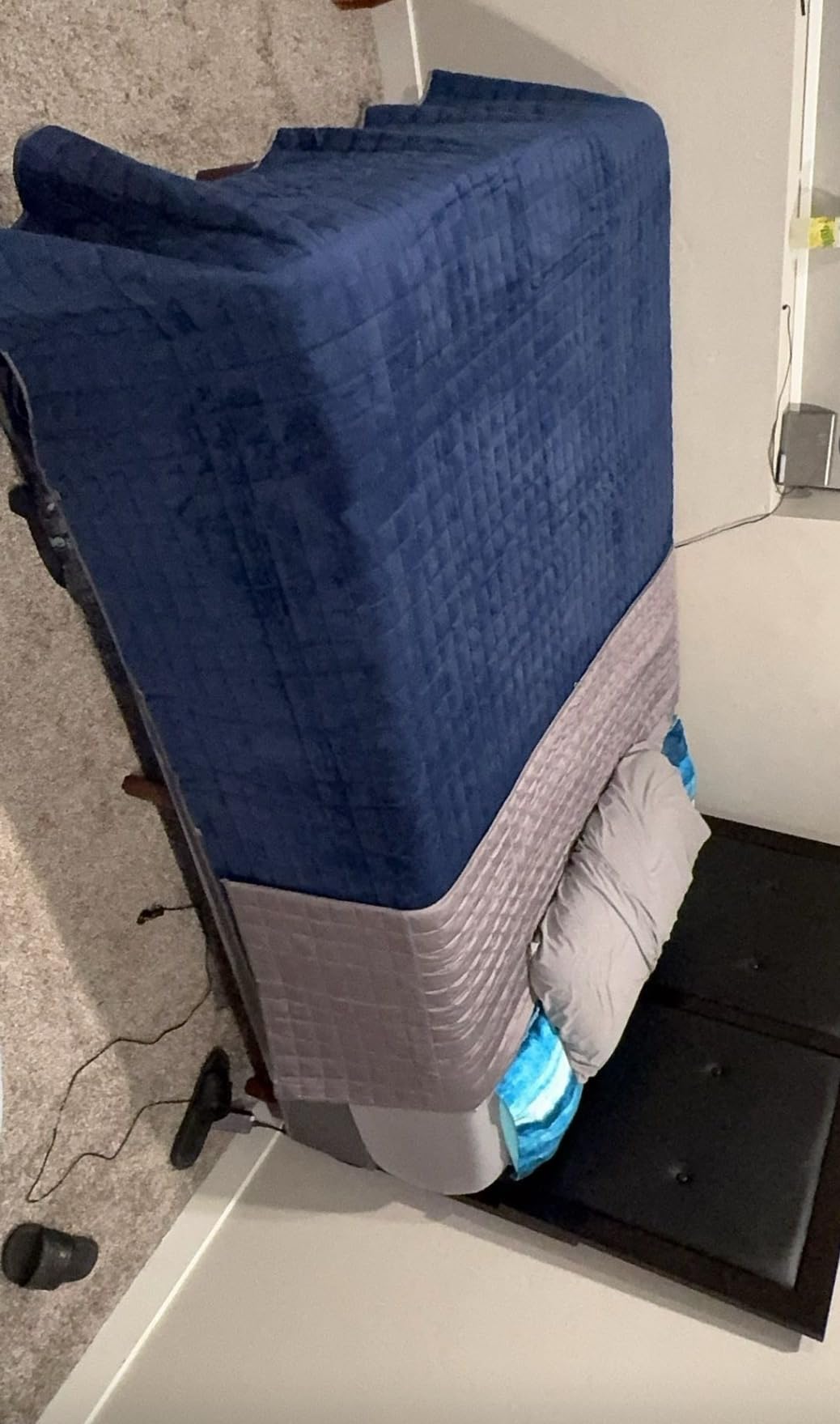 YnM Exclusive Cooling Weighted Blanket with Bamboo Viscose, Smallest Compartments with Glass Beads, Bed Blanket for One Person of 140lbs, Ideal for Twin/Full Bed (48x72 Inches, 15 Pounds, Light Grey) customer photo 1
