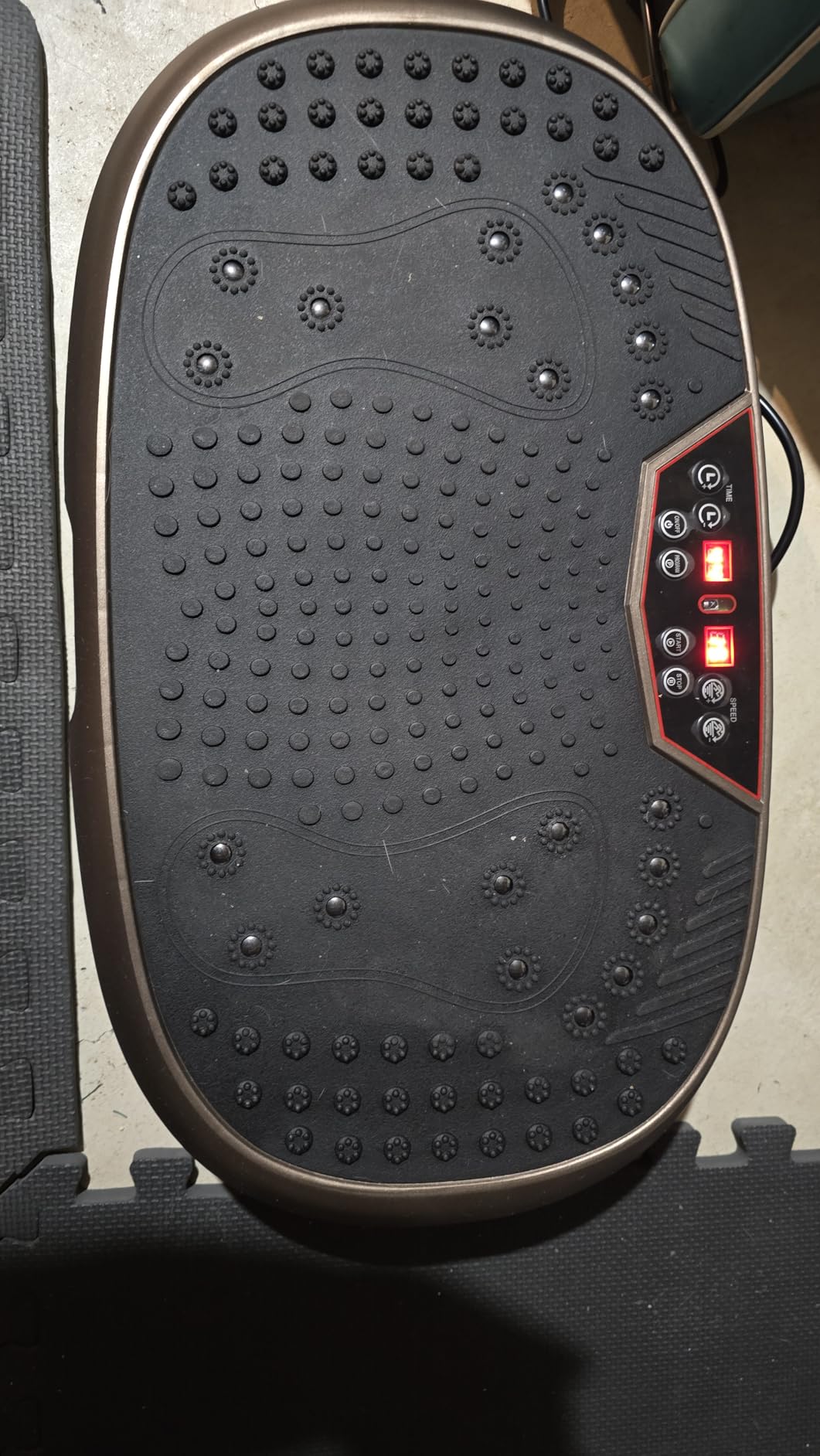 EILISON FitMaxx 3D XL Vibration Plate Exercise Machine - Whole Body Workout Vibration Platform w/Loop Bands - Lymphatic Drainage Machine for Weight Loss, Shaping, Recovery customer photo 1
