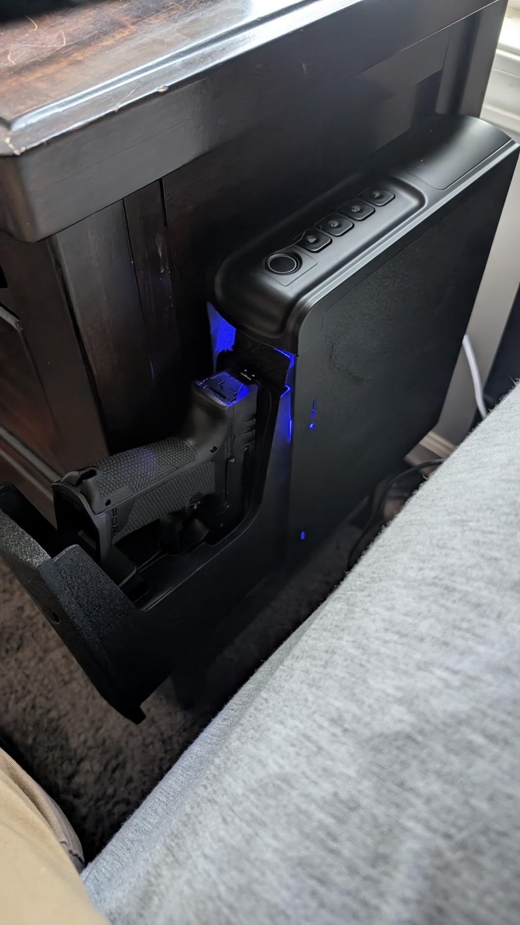 RPNB Gun Safe,Mounted Biometric Nightstand Handgun Safe with Quick Access Sliding Door, Pistol Safes for Wall Bedside Desk Vehicle with the Fingerprint, Keypad, Pistol Holder,Carbon Knight Series customer photo 1