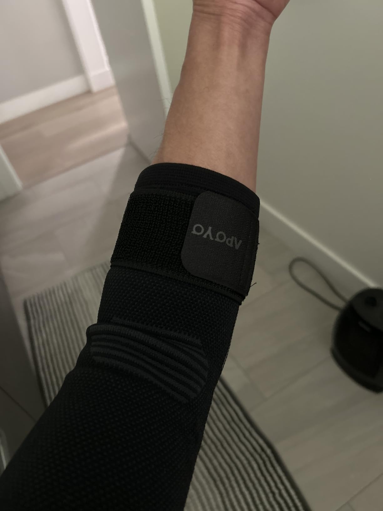 APOYO Elbow Brace for Tendonitis and Tennis Elbow, Compression Sleeve for Arthritis, Workouts, Reduce Joint Pain During Fitness Activity customer photo 1