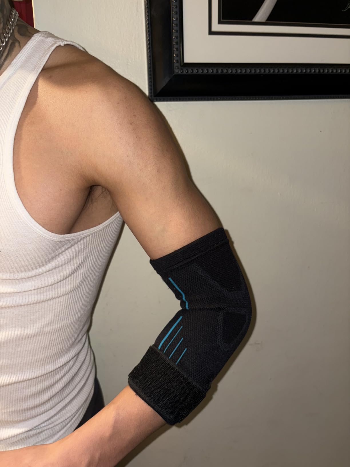 APOYO Elbow Brace for Tendonitis and Tennis Elbow, Compression Sleeve for Arthritis, Workouts, Reduce Joint Pain During Fitness Activity customer photo 2