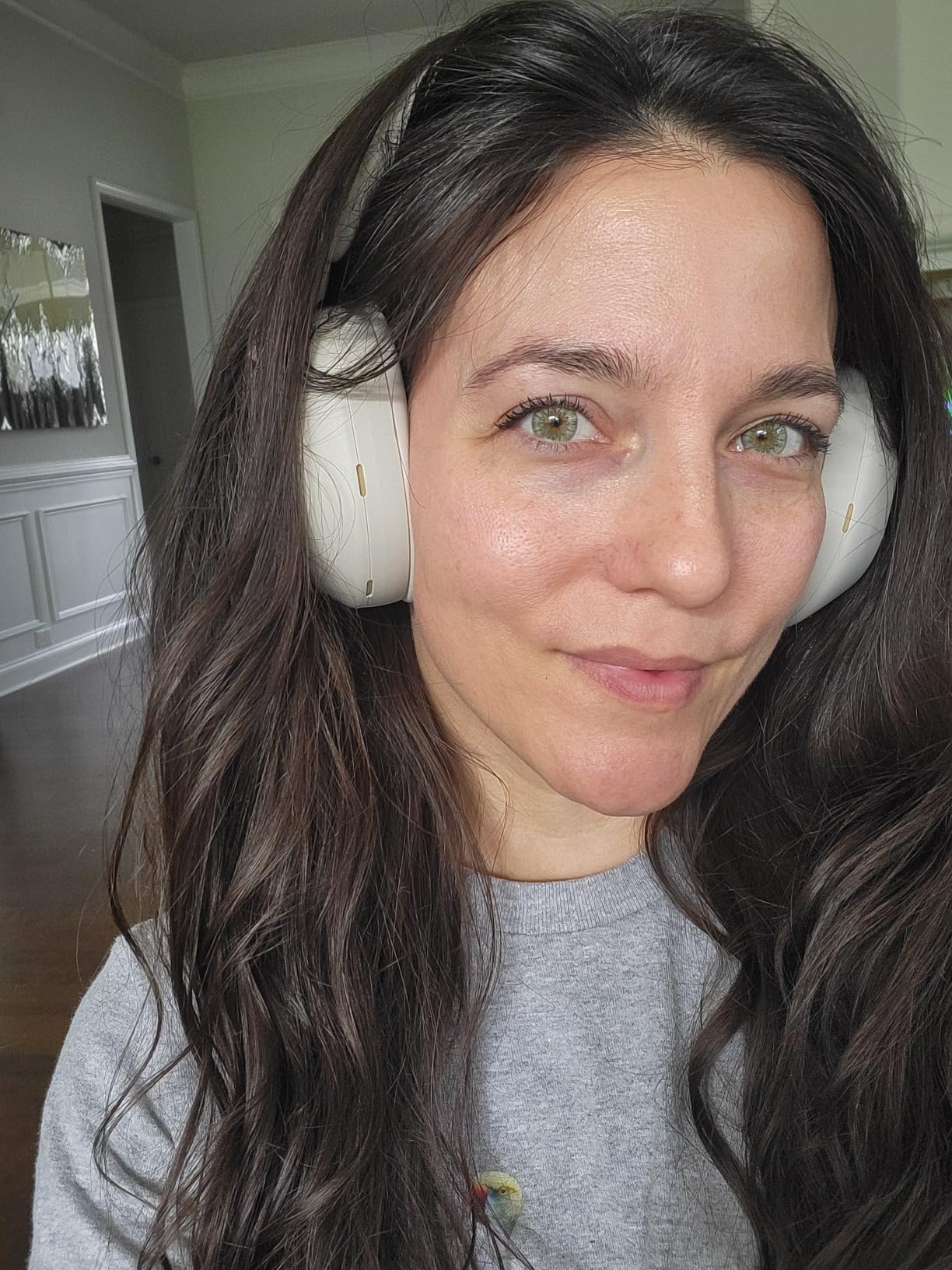 WH-1000XM5 Noise Canceling Wireless Headphones - 30hr Battery Life - Over-Ear Style - Optimized for Alexa and Google Assistant - Built-in mic for Calls - Silver International Version customer photo 2