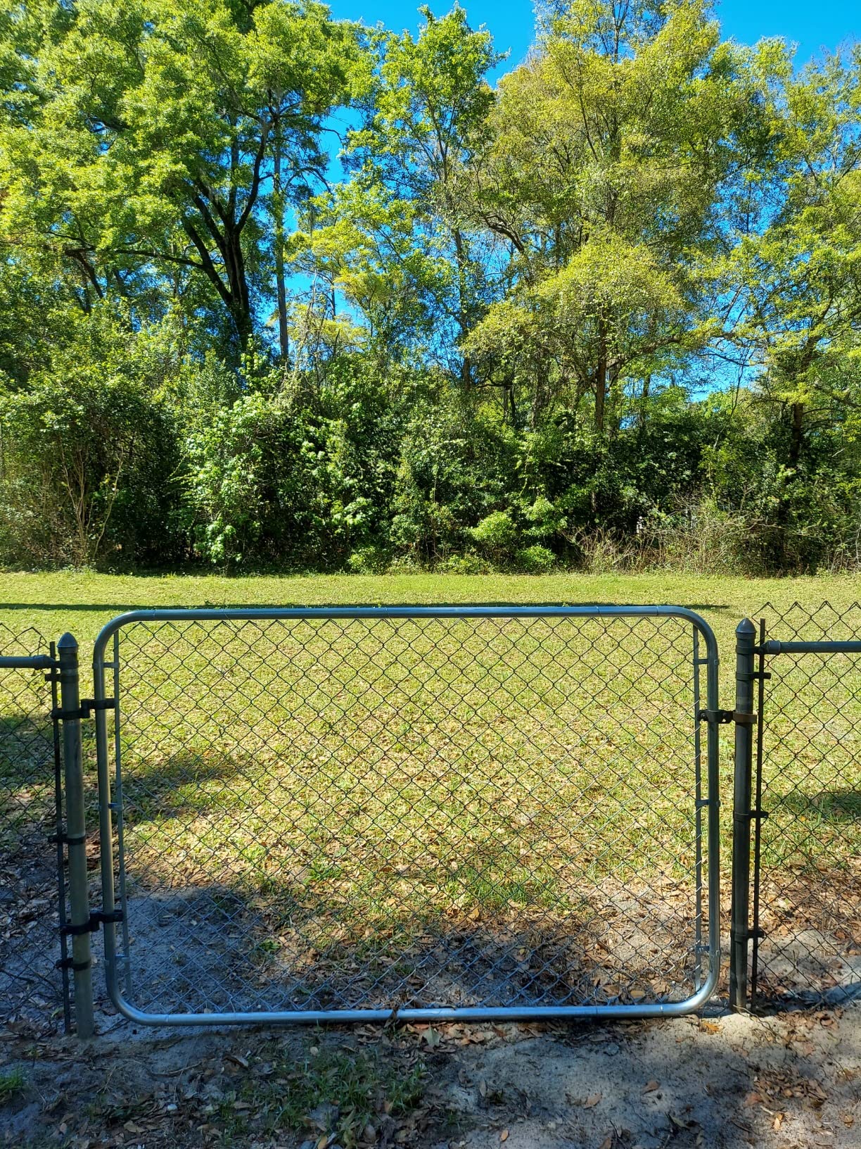 HITTITE Adjustable Chain Link Gate Kit, Anti-Rust Outdoor Garden Fence, Heavy Duty Pedestrian Walking Gate for Residential, Yard, Entry Way, 26-72 Wide x 4' High customer photo 1