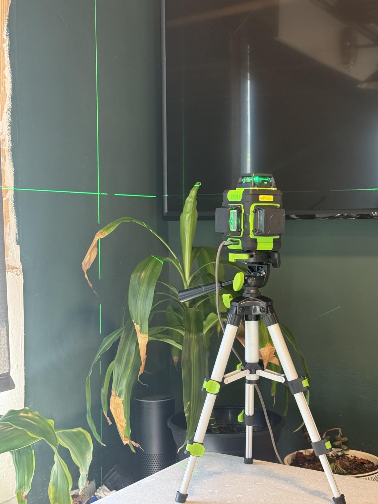 Huepar Laser Level 360 Self Leveling, Rechargeable Green Laser 3x360° Cross Line Lazer Leveler 3D Level Laser Tool for Construction and Picture Hanging, Strong Magnetic Bracket & Hard Carry Case -HM03CG customer photo 1