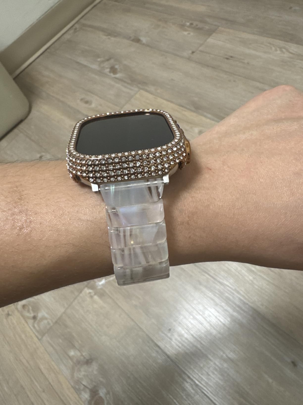 V-MORO Resin Band Compatible with Apple Watch Series 7/8/9/10/11 41/40/38/42mm, Women Fashion Strap for iWatch Series 6/5/4/3/2/1/SE, Lightweight Bracelet Wristband Replacement, Ivory White-Rose Gold customer photo 1
