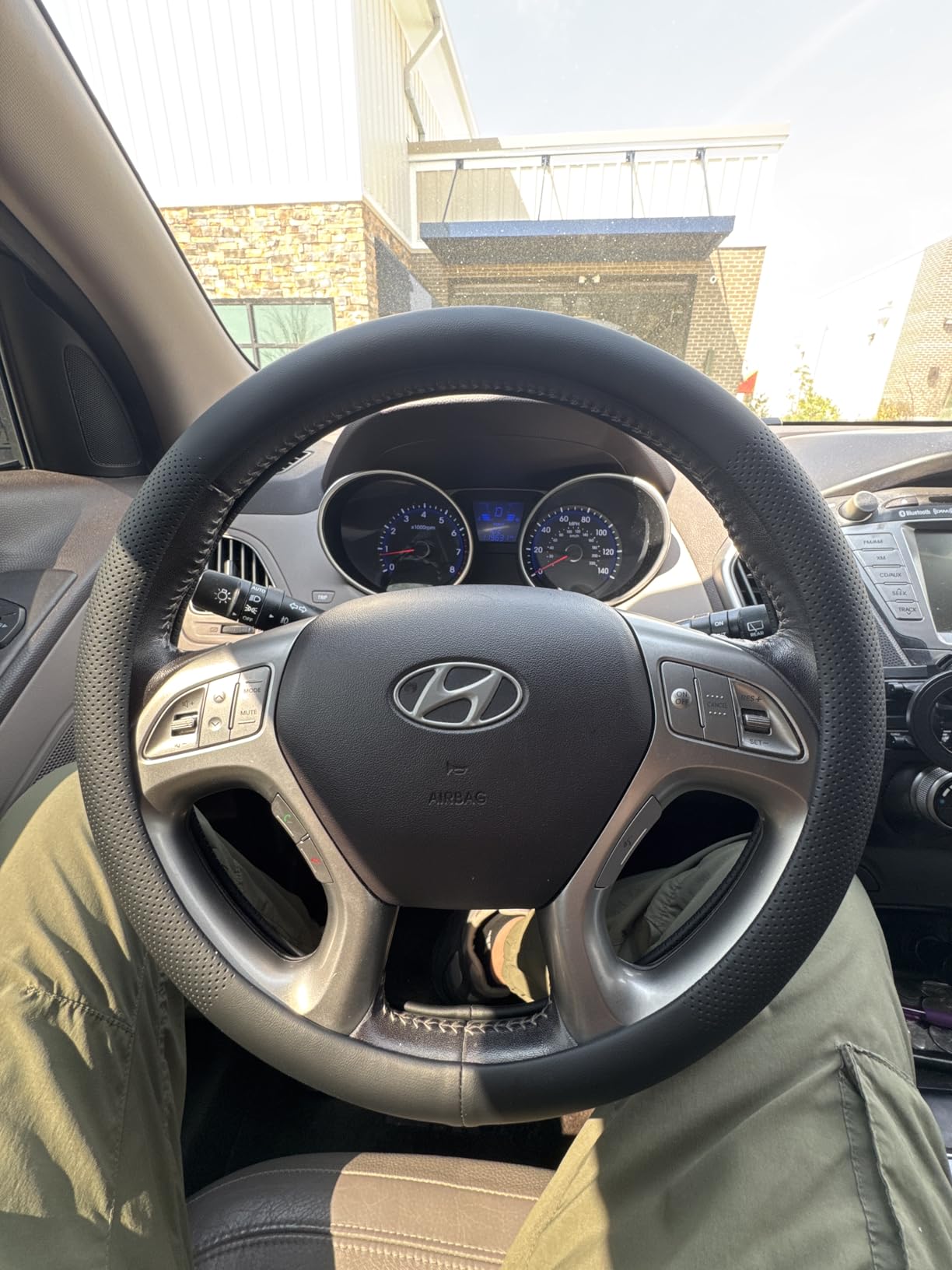 VARGTR Car Steering Wheel Cover,Universal 15 Inch Premium Leather Car Steering Wheel Cover,Best Grip,Perforated Design,Breathable,Non-Slip,Sweat-Absorbent,Warm in Winter and Cool in Summer (Black) customer photo 2