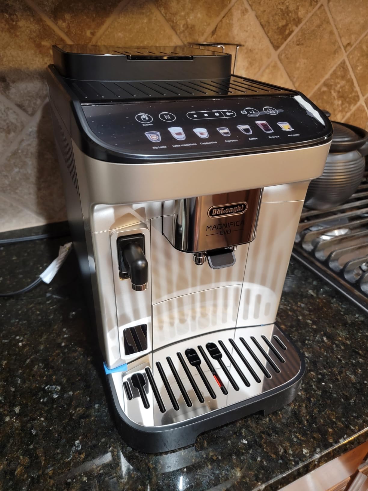 De'Longhi Magnifica Evo Automatic Espresso & Coffee Machine with Auto Milk Frother, Built-in Grinder & Auto-Clean Function customer photo 2