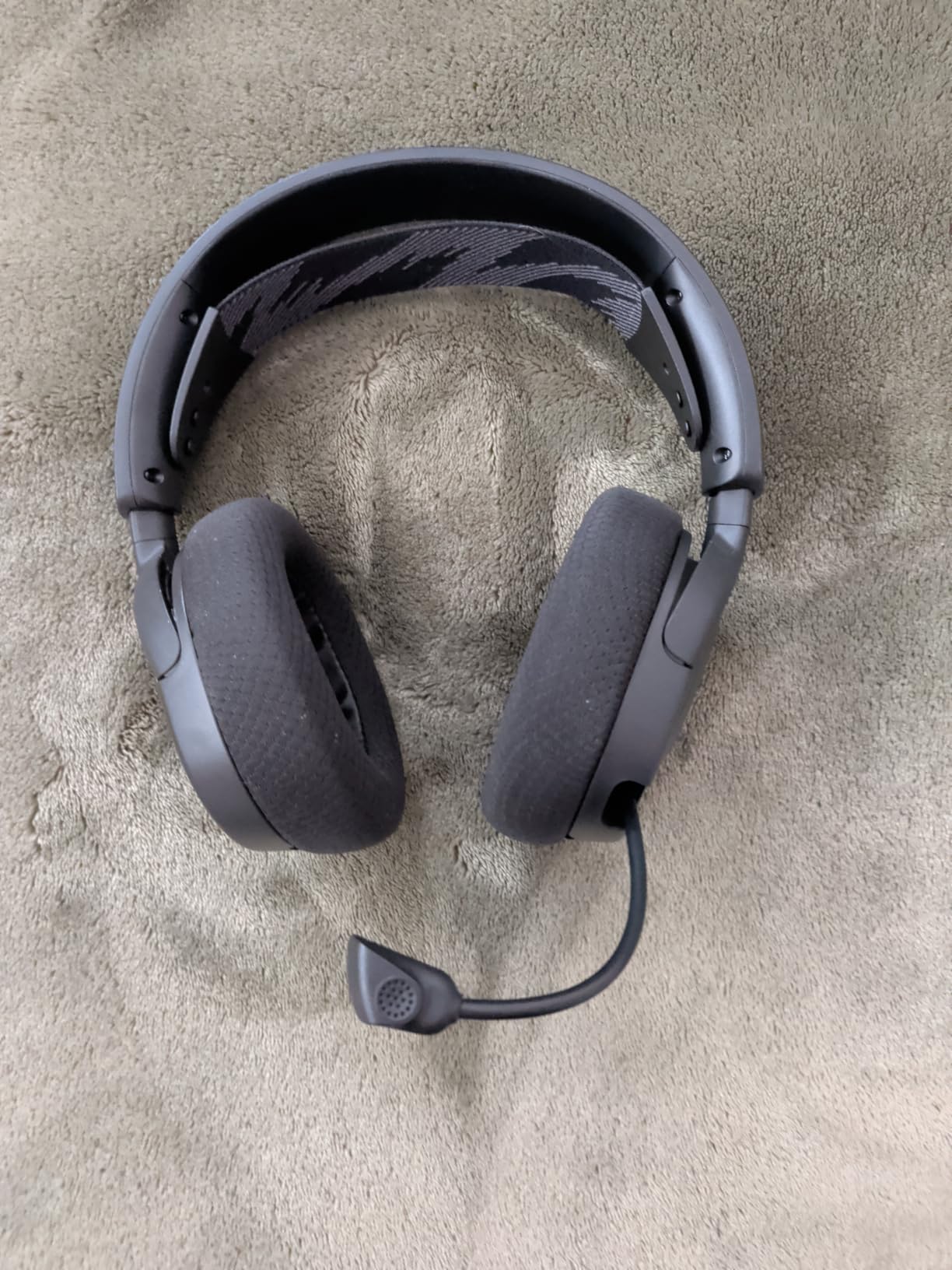 SteelSeries Arctis Nova 1 Multi-System Gaming Headset - Hi-Fi Drivers - 360° Spatial Audio - Comfort Design - Durable - Ultra Lightweight - Noise-Cancelling Mic - PC, PS5/PS4, Switch, Xbox - Black customer photo 2