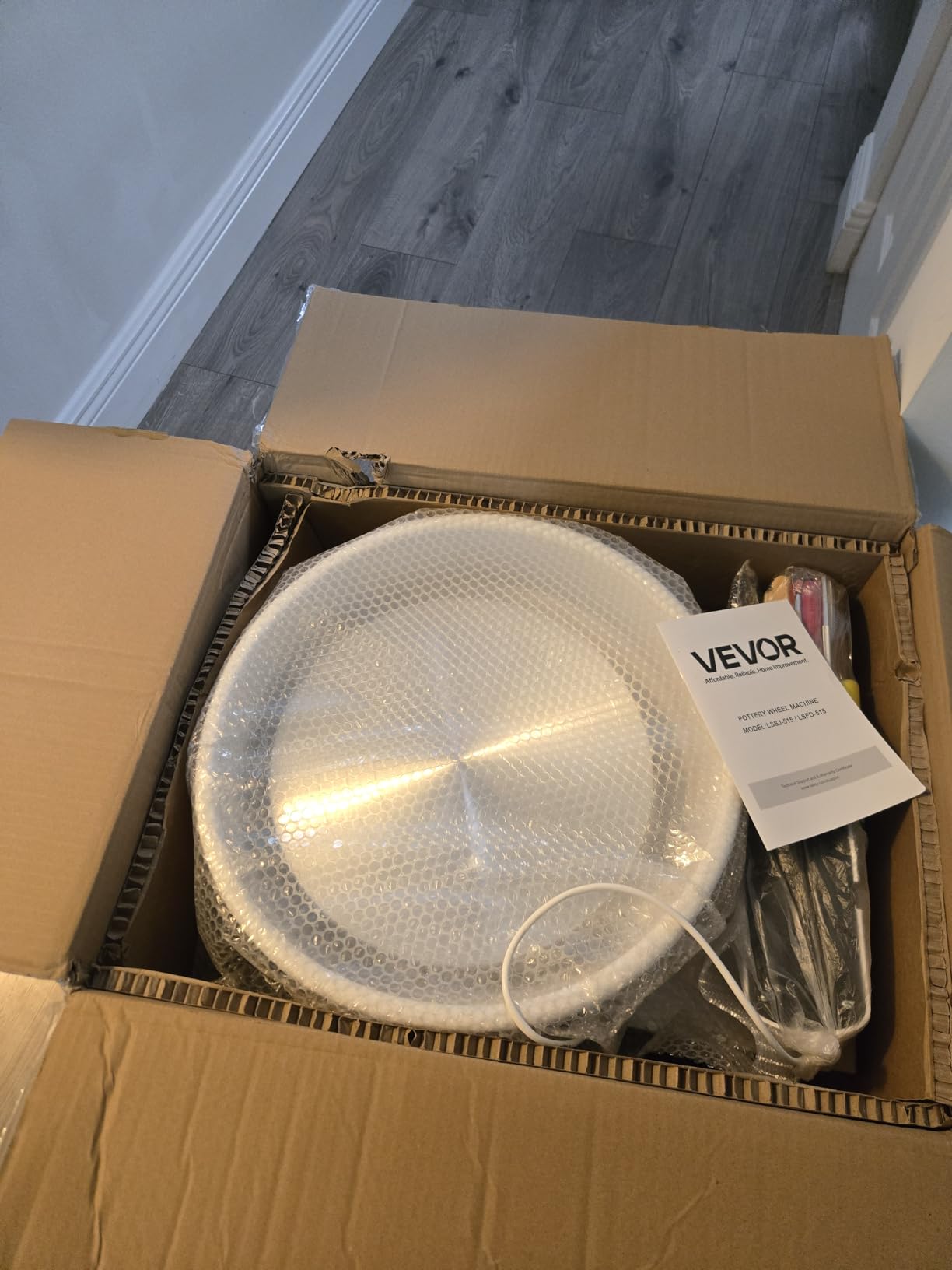 VEVOR 14in/35cm Pottery Wheel for Adults, 0-2in Lift-Table 450W Professional Pottery Kit with Foot Pedal Detachable Basin DIY Art Clay Potter's Wheel for Kids Adults Beginners at Home Pottery, White customer photo 2