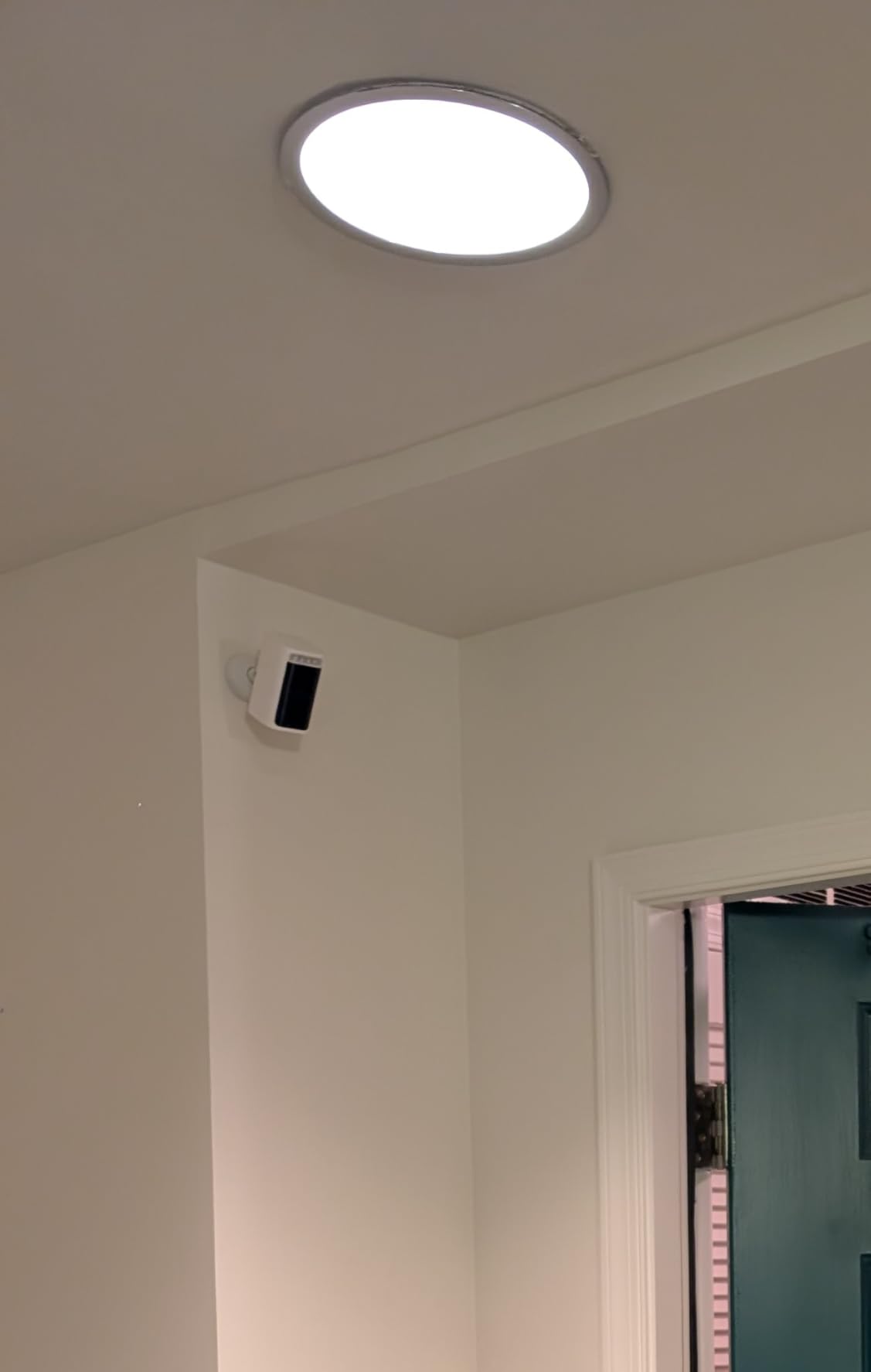 Wyze Wireless Outdoor/Indoor Battery Security Camera, 2.5K HDR Color Night Vision, Integrated Spotlight & Siren, Motion Detection, 2-Way Audio, Alexa & Google Assistant Compatible, Free Expert Support customer photo 2
