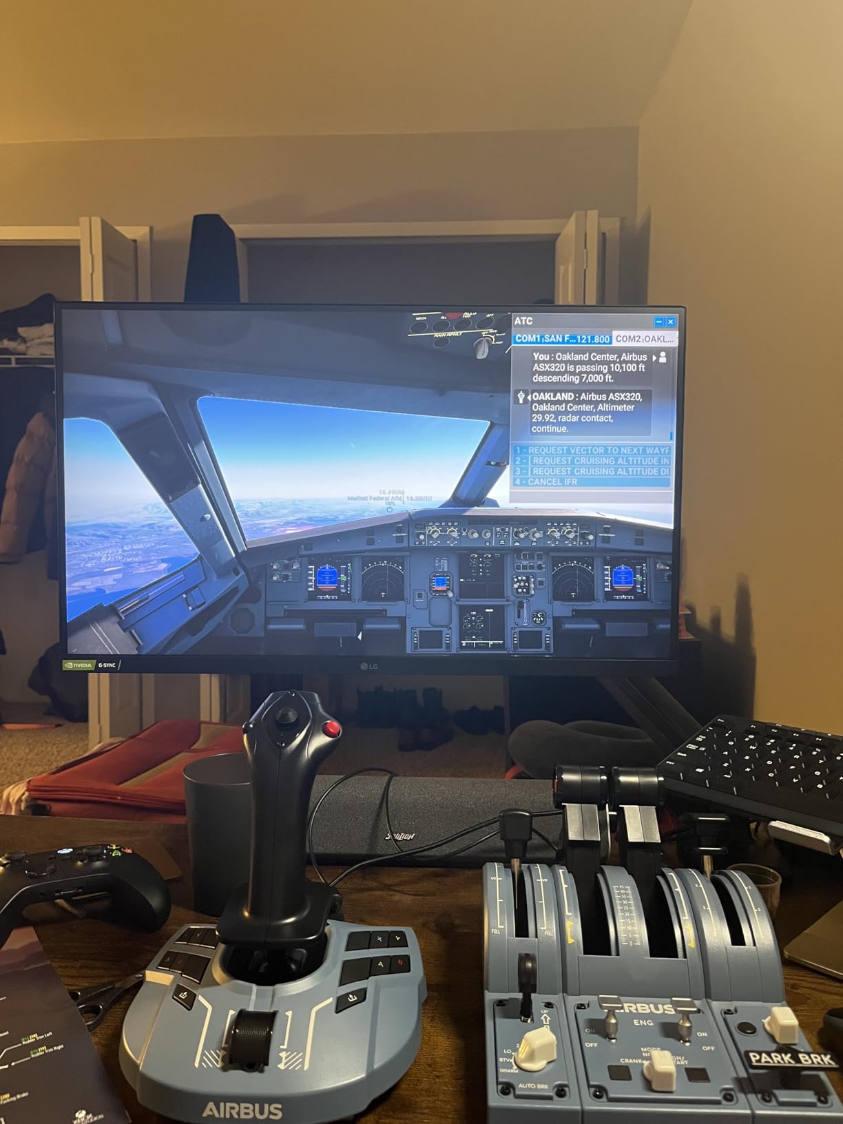Thrustmaster TCA Captain Pack Xbox - Airbus Edition (Sidestick + Throttle, add pedals) customer photo 1