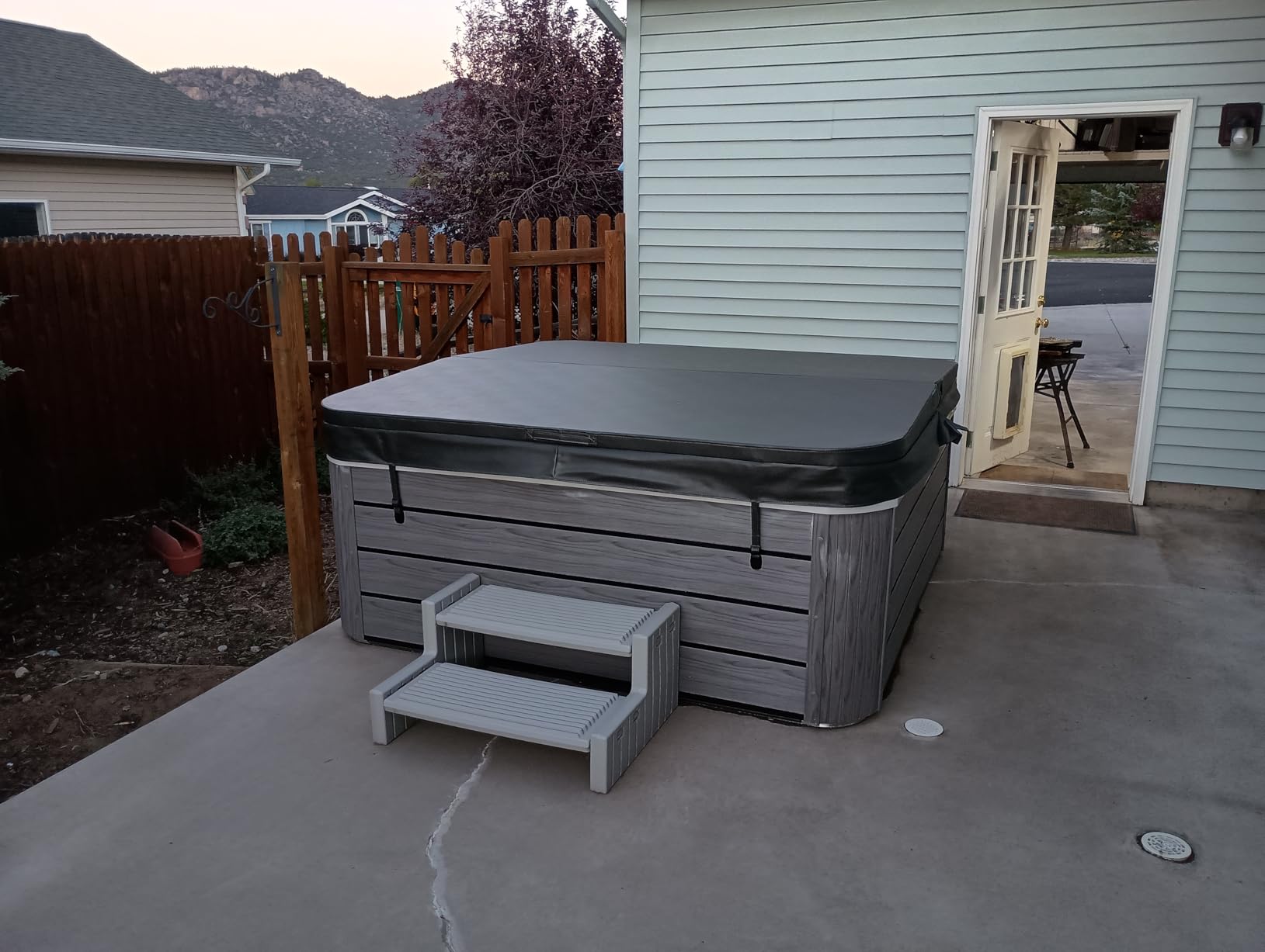 Comfort Hot Tubs - Hot Tub Spa - Seats 5-6 People - 51 Jets, Standard Heavy Duty Flip Cover, Water Fountains, Ozonator, LED Lights, Headrests, and More customer photo 1