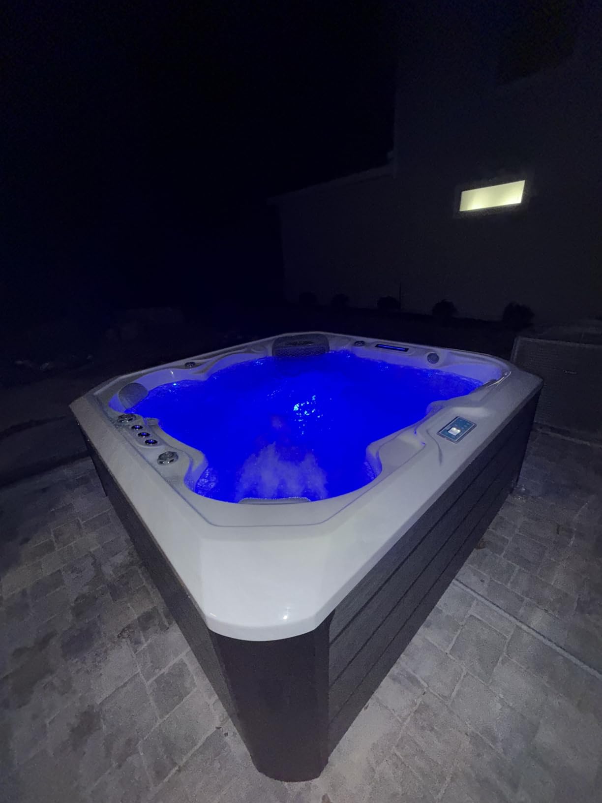 Comfort Hot Tubs - Hot Tub Spa - Seats 5-6 People - 51 Jets, Standard Heavy Duty Flip Cover, Water Fountains, Ozonator, LED Lights, Headrests, and More customer photo 2