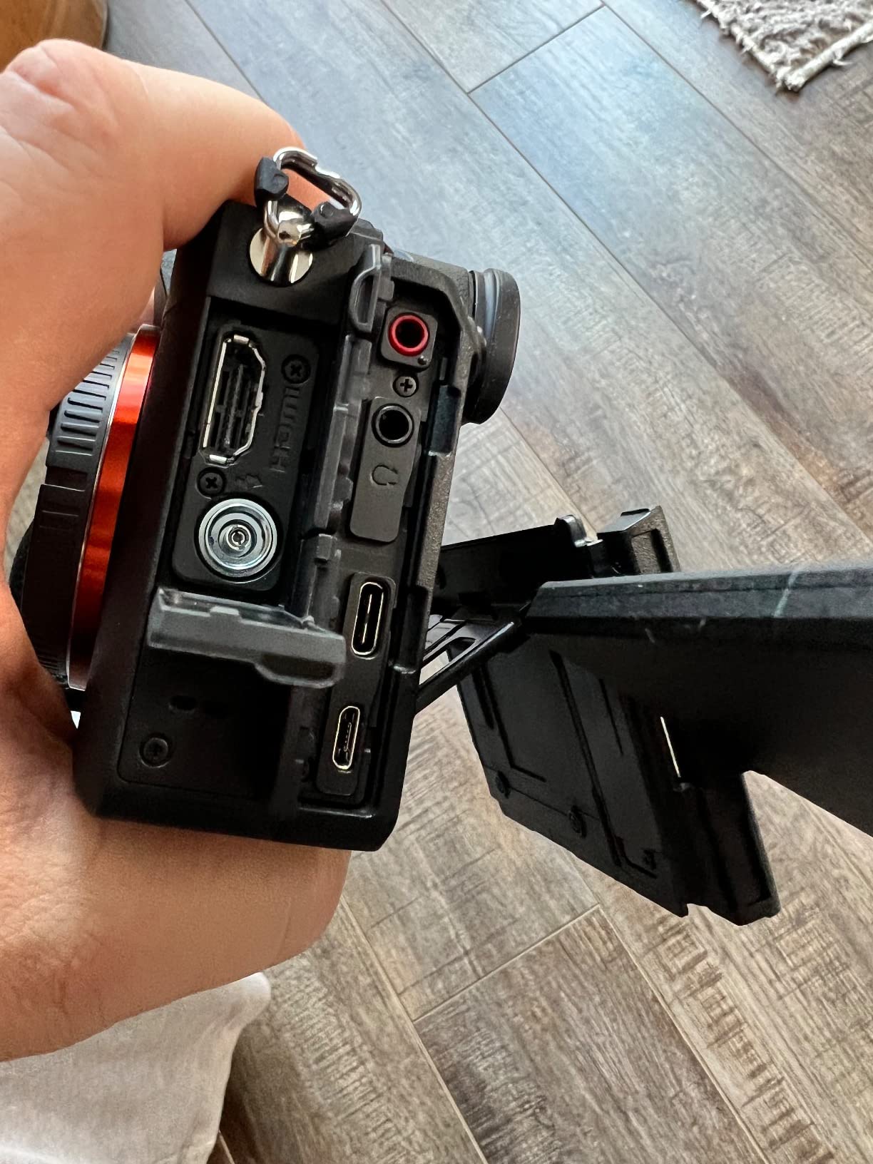 Alpha 7R V Full-Frame Mirrorless Camera Interchangeable Lens (Body Only) customer photo 1