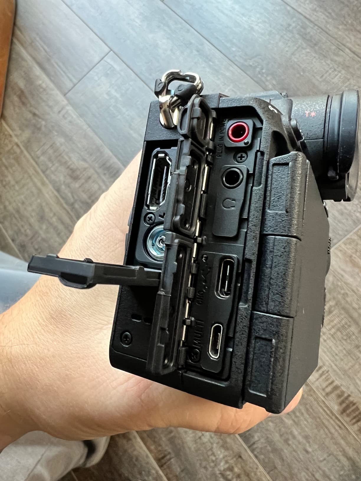 Alpha 7R V Full-Frame Mirrorless Camera Interchangeable Lens (Body Only) customer photo 2