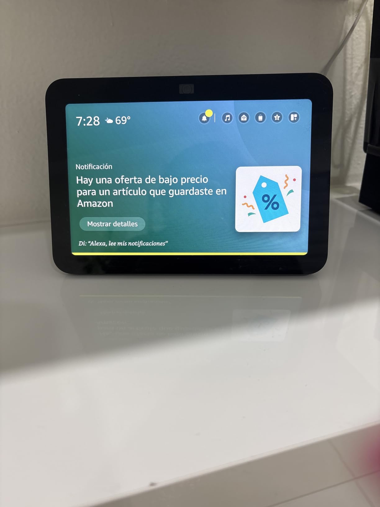 Amazon Echo Show 8, With Spatial Audio, Smart Home Hub, ideal for open living spaces, Designed for Alexa+, Glacier White customer photo 2