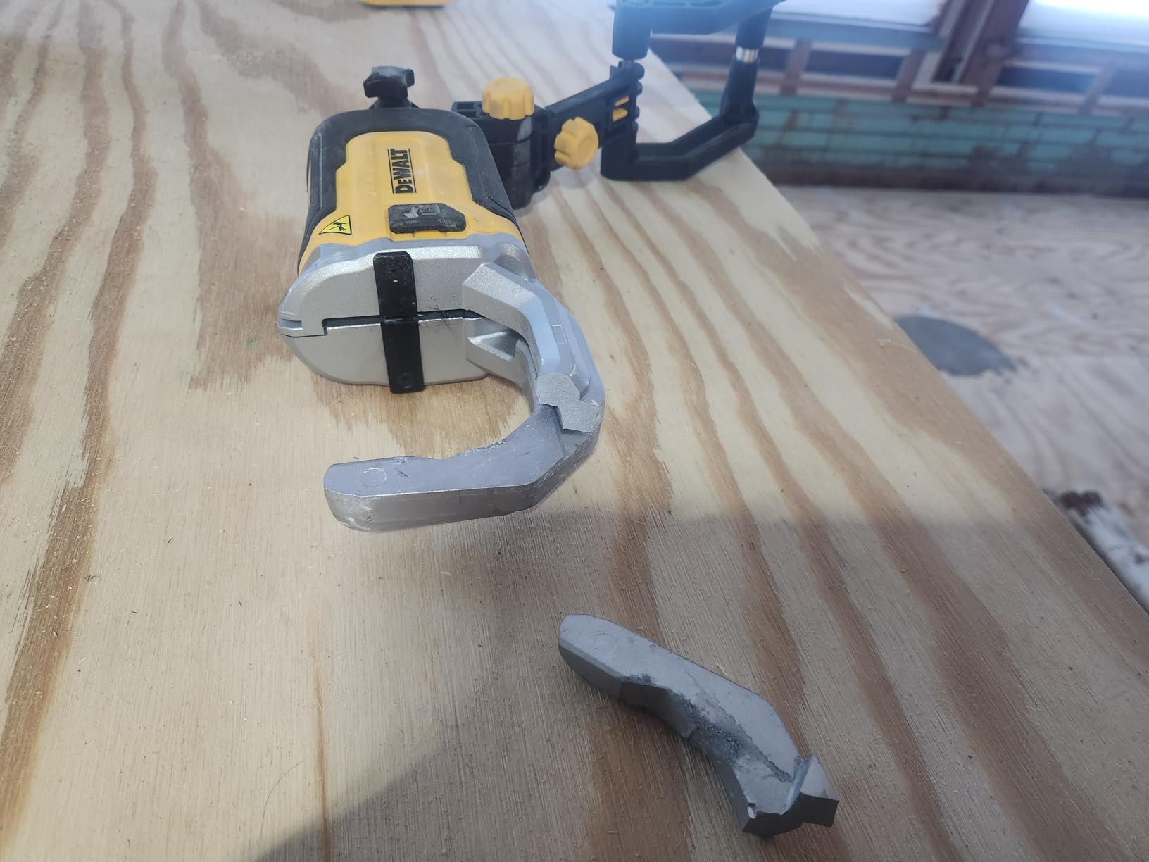 DEWALT Impact Connect PVC/PEX Cutter with Brace Bracket (DWAPVCIR) customer photo 1