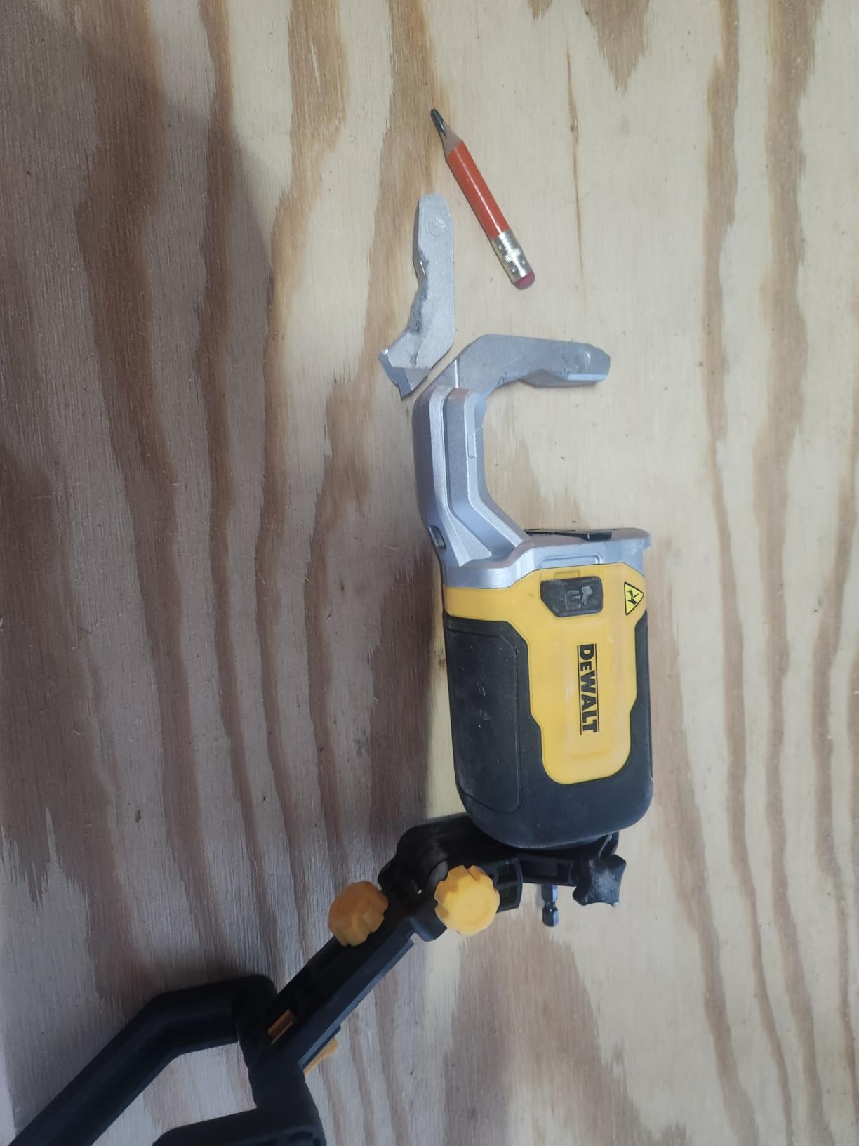 DEWALT Impact Connect PVC/PEX Cutter with Brace Bracket (DWAPVCIR) customer photo 2