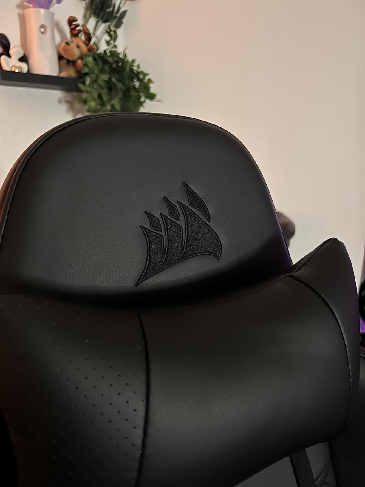 Corsair TC100 Relaxed Gaming Chair - Fabric - Racing-Inspired Design - Lumbar Pillow - Detachable Memory Foam Neck Pillow - Adjustable Seat Height - Adjustable Armrests - Gray and Black customer photo 2