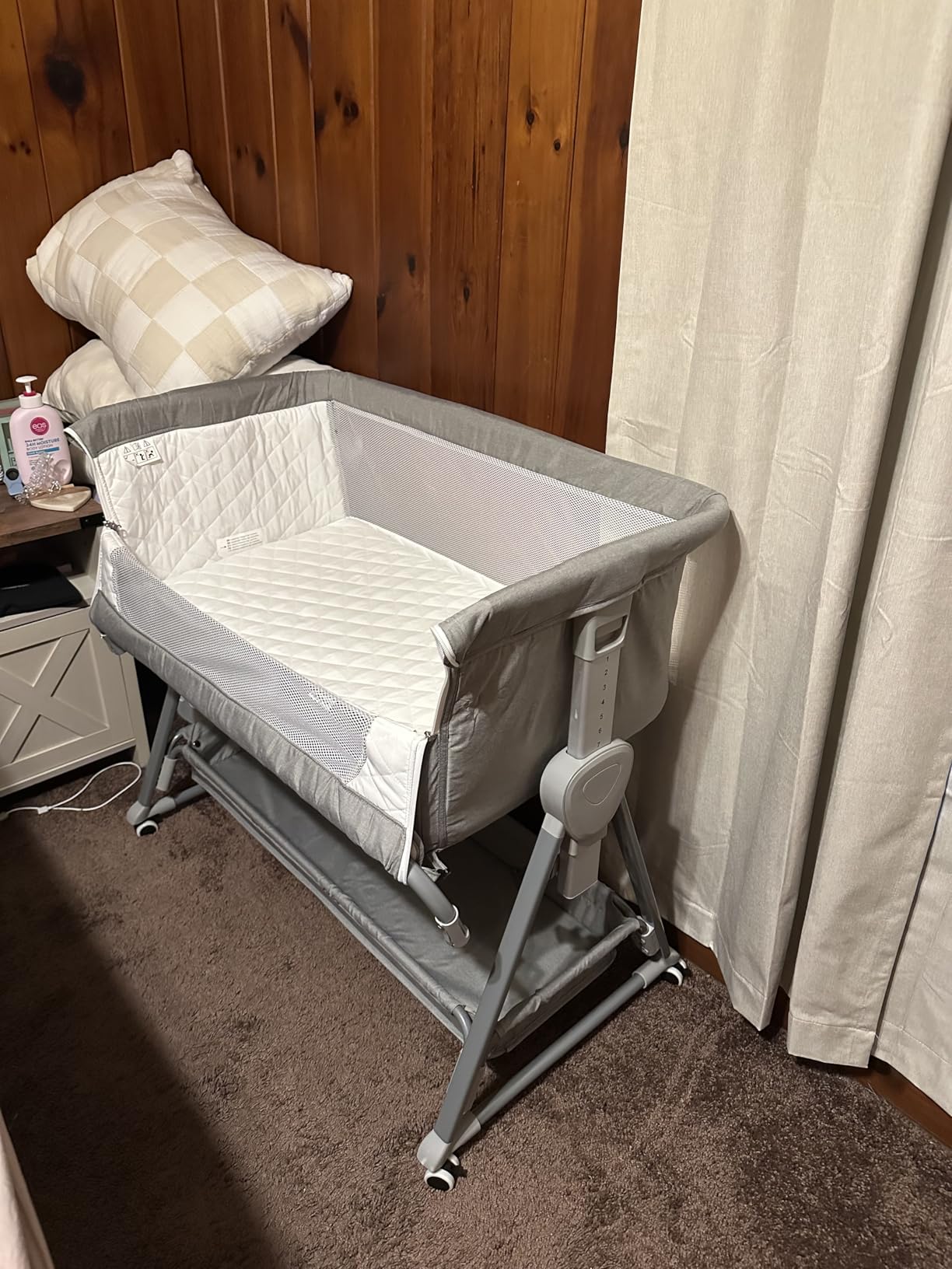 Cowiewie Bassinet Bedside Sleeper, Baby Bassinet with 7 Adjustable Height, Bedside Bassinet for Baby with Storage, Breathable Mesh & Mattress, Portable Bassinet Easy Folding customer photo 2