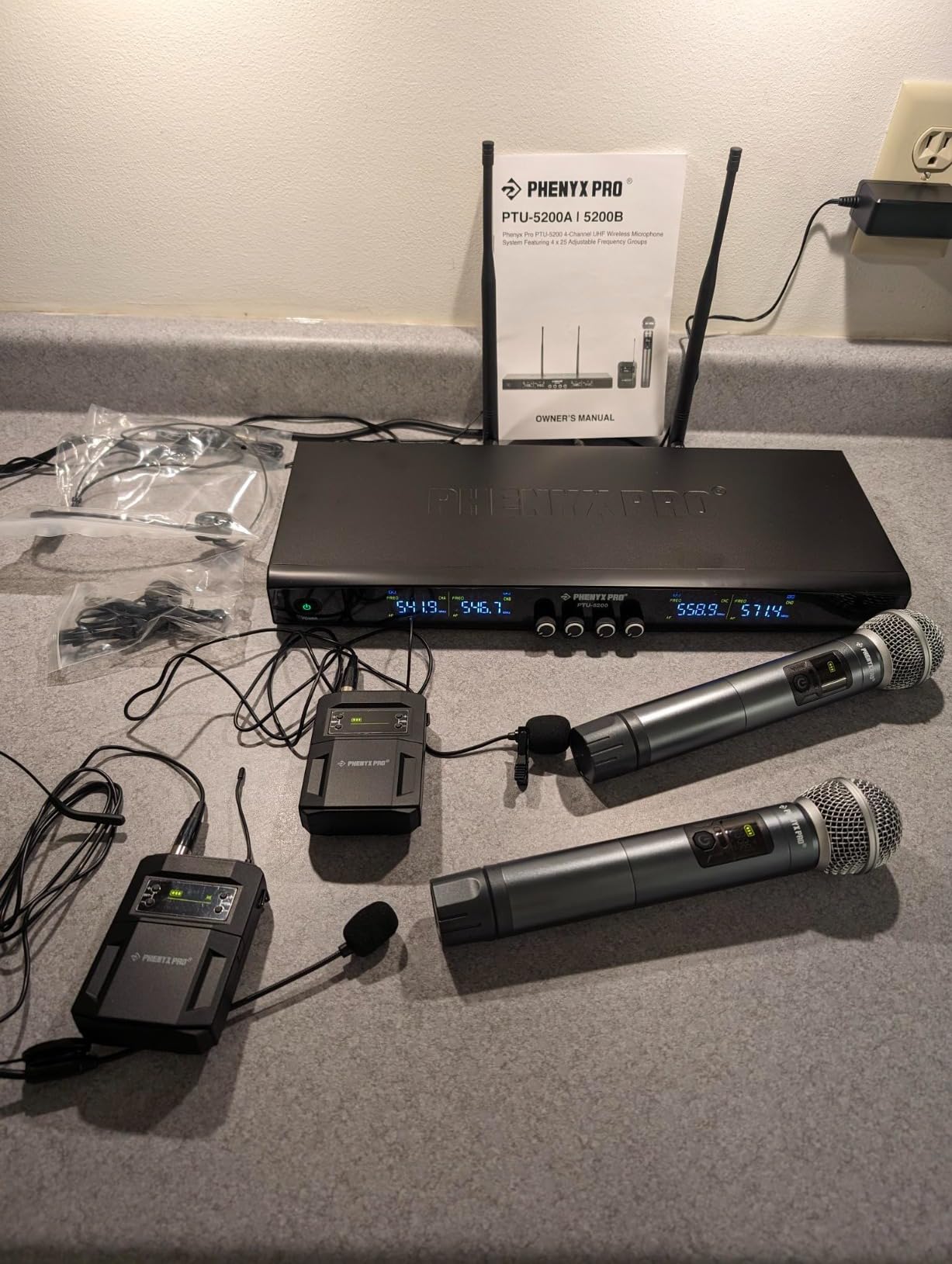 Phenyx Pro Wireless Microphone System, 4-Channel Wireless Mic Set with Handheld/Bodypack/Headset/Lapel Mics, Cordless Microphone for Singing, Karaoke, Church (PTU-5200-2H2B) customer photo 1