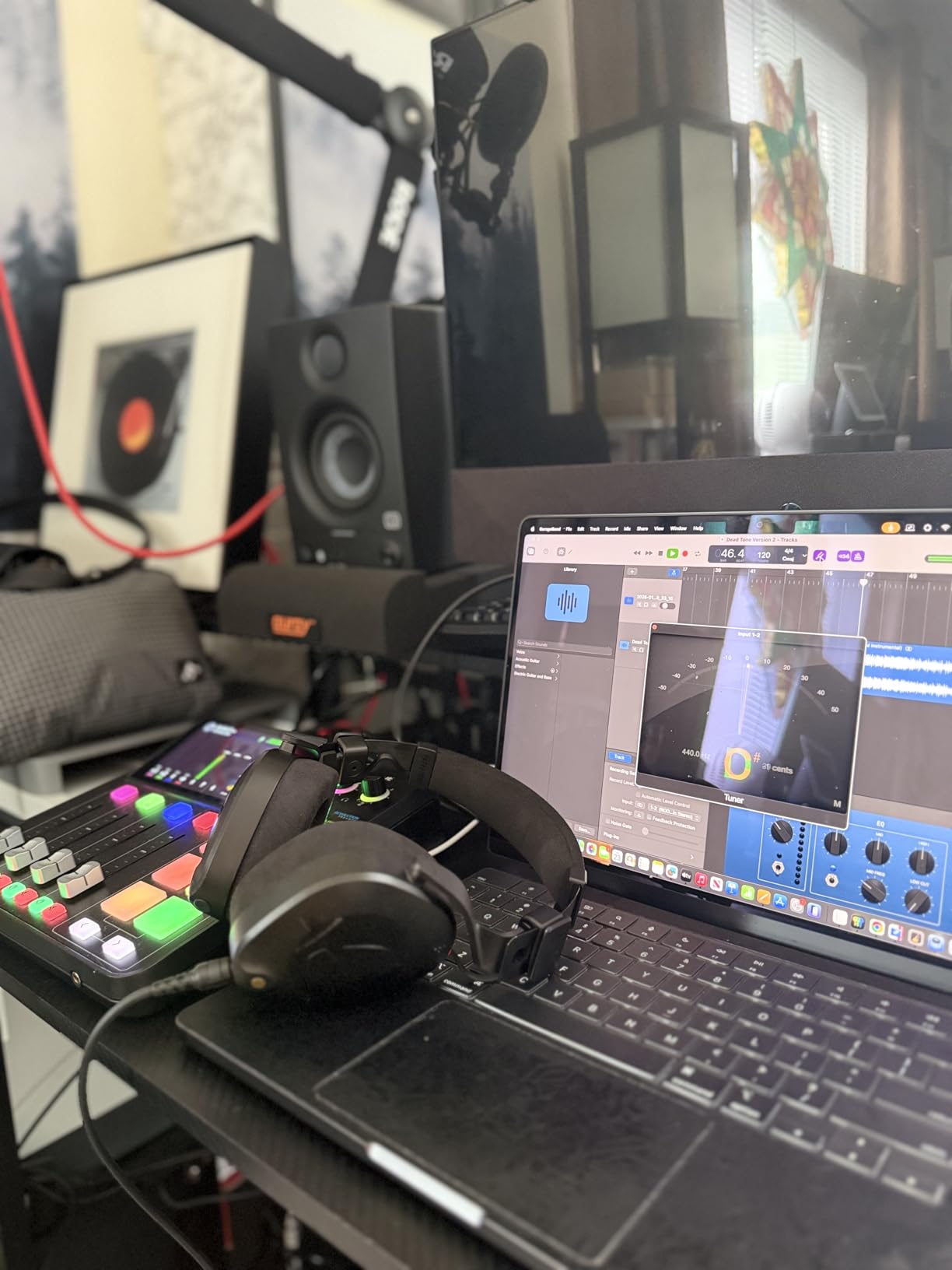 RODE RØDECaster Duo Compact All-in-One Audio Production Solution for Podcasting, Streaming, Music Production and Content Creation customer photo 1