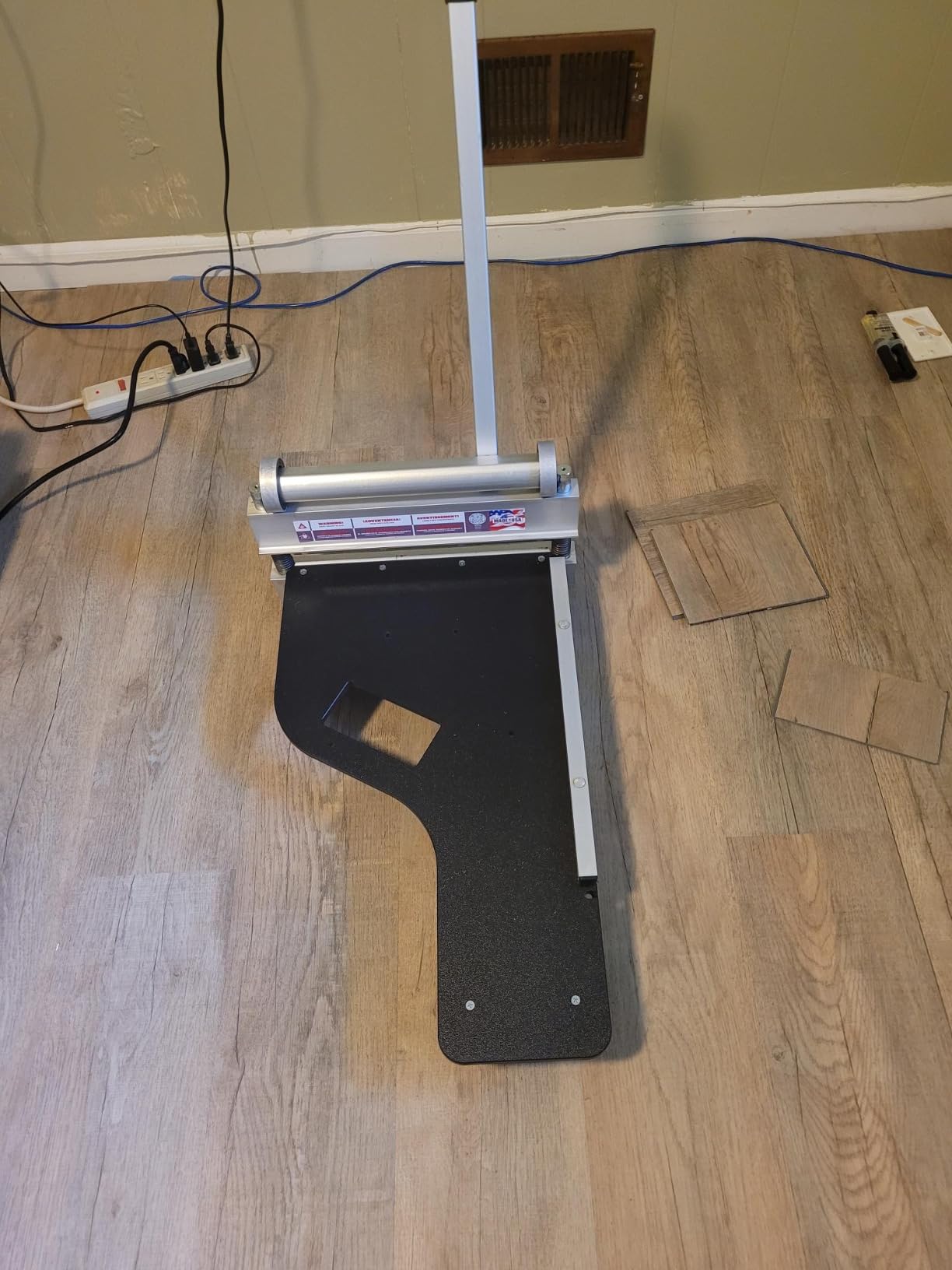 MARSHALLTOWN Ultra-Lite Flooring Cutter 9