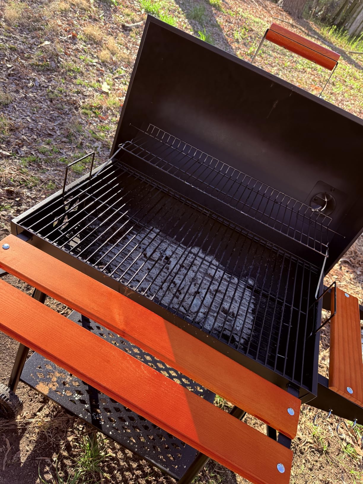 Royal Gourmet CC1830V 30 Barrel Charcoal Grill with Wood-Painted Side Front Table, 627 Square Inches Cooking Space, for Outdoor Backyard, Patio and Parties, Black customer photo 1