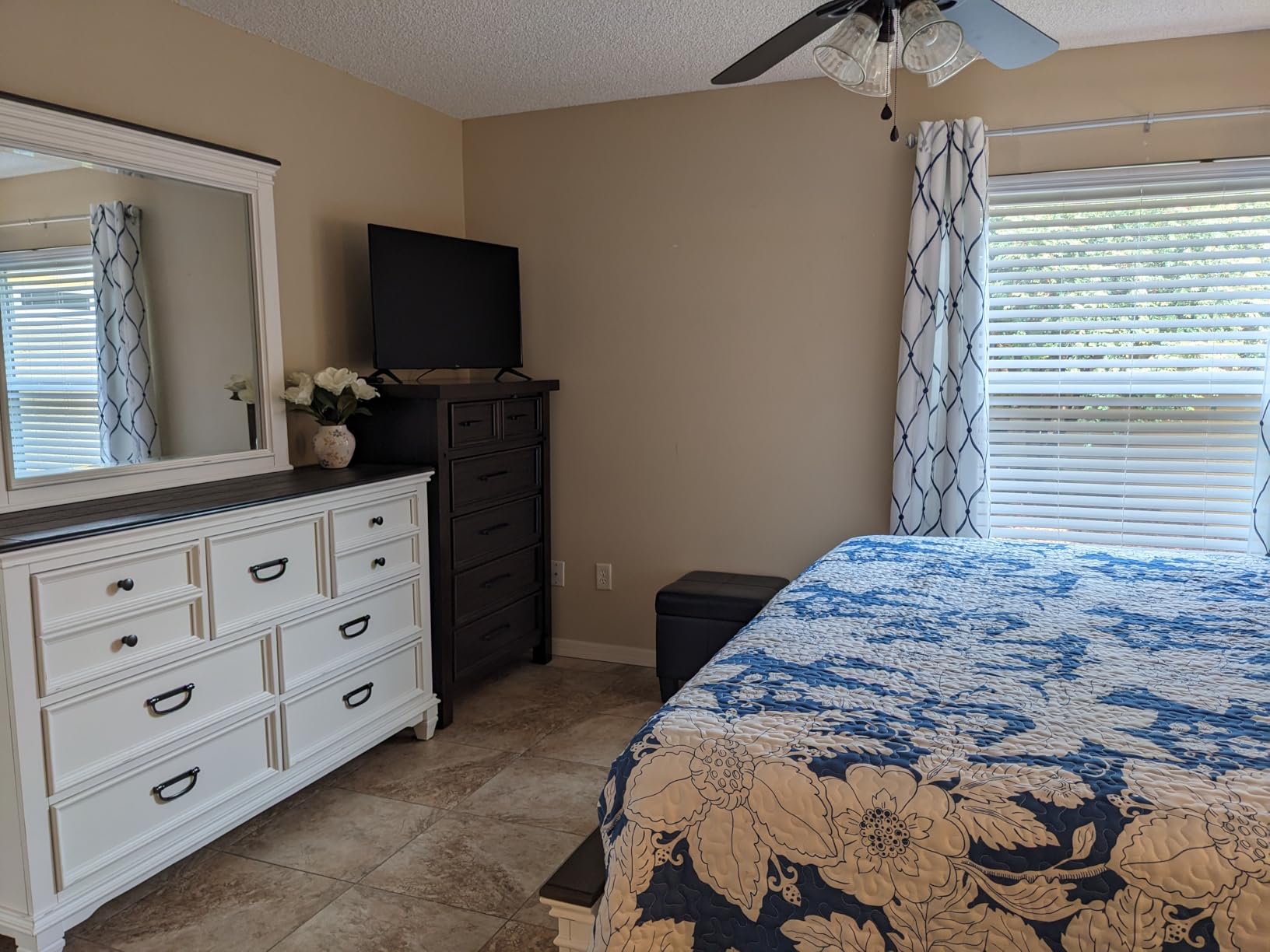 Clelane Wood Bedroom Set with Shiplap Panel Queen Bed, Dresser, Mirror, and Two Nightstands in Weathered White and Dark Gray customer photo 2