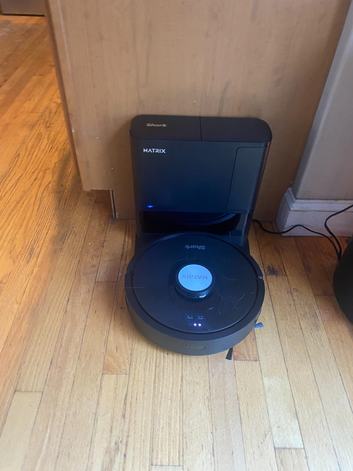 Shark RV2310AE Matrix Self-Emptying Robot Vacuum with Bagless, 45-Day Capacity, Self-Cleaning Brushroll for Pet Hair, No Spots Missed on Carpets & Hard Floors, Precision Home Mapping, Wi-Fi, Black customer photo 1