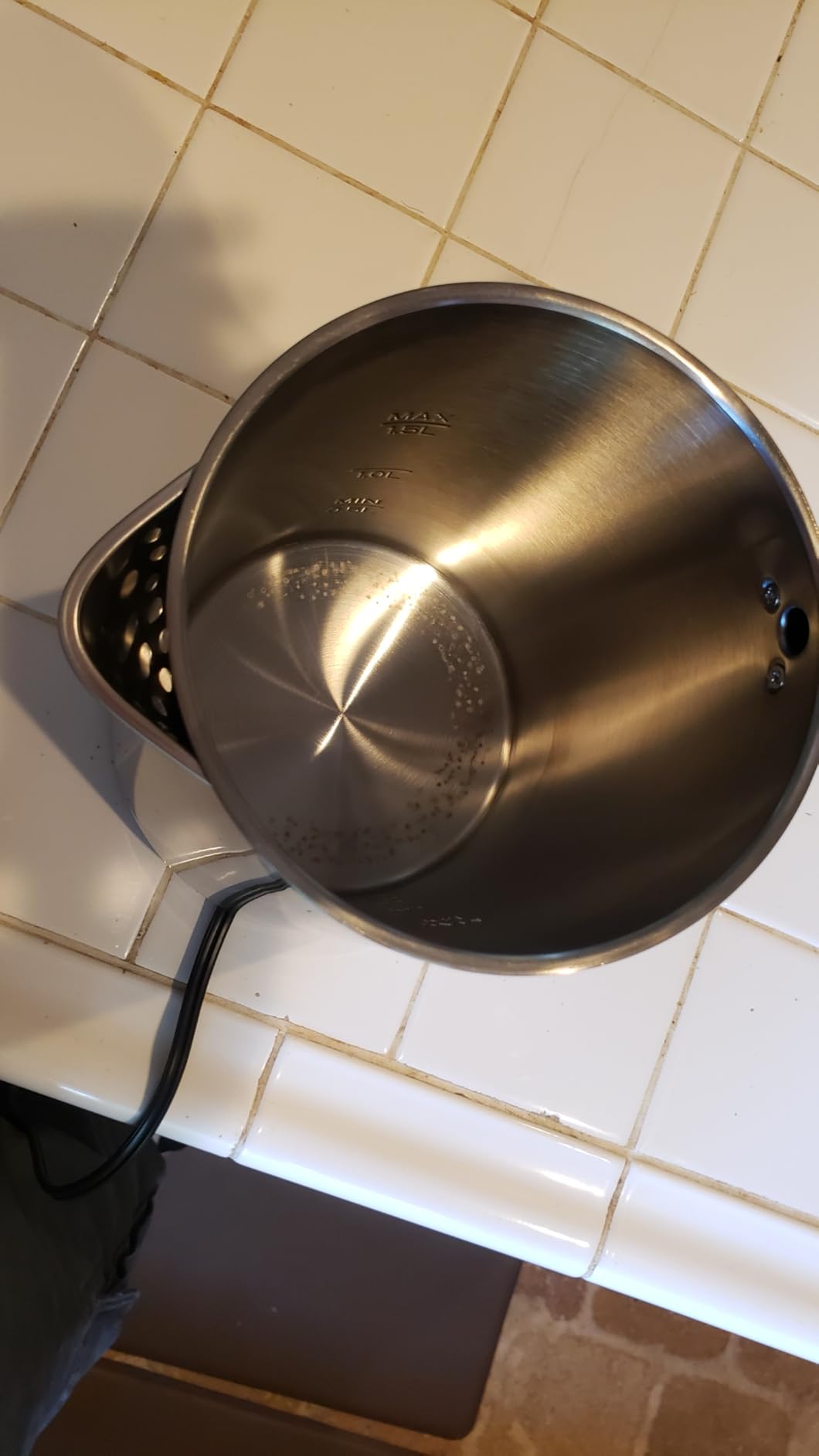 Cosori Electric Kettle, No Plastic Inner Lid, Filter & Spout, Stainless Steel Tea Kettle, Automatic Shut Off & Boil-Dry Protection, Durable Tea Kettle Boiler & Heater, 1.5L/1500W, Silver customer photo 1