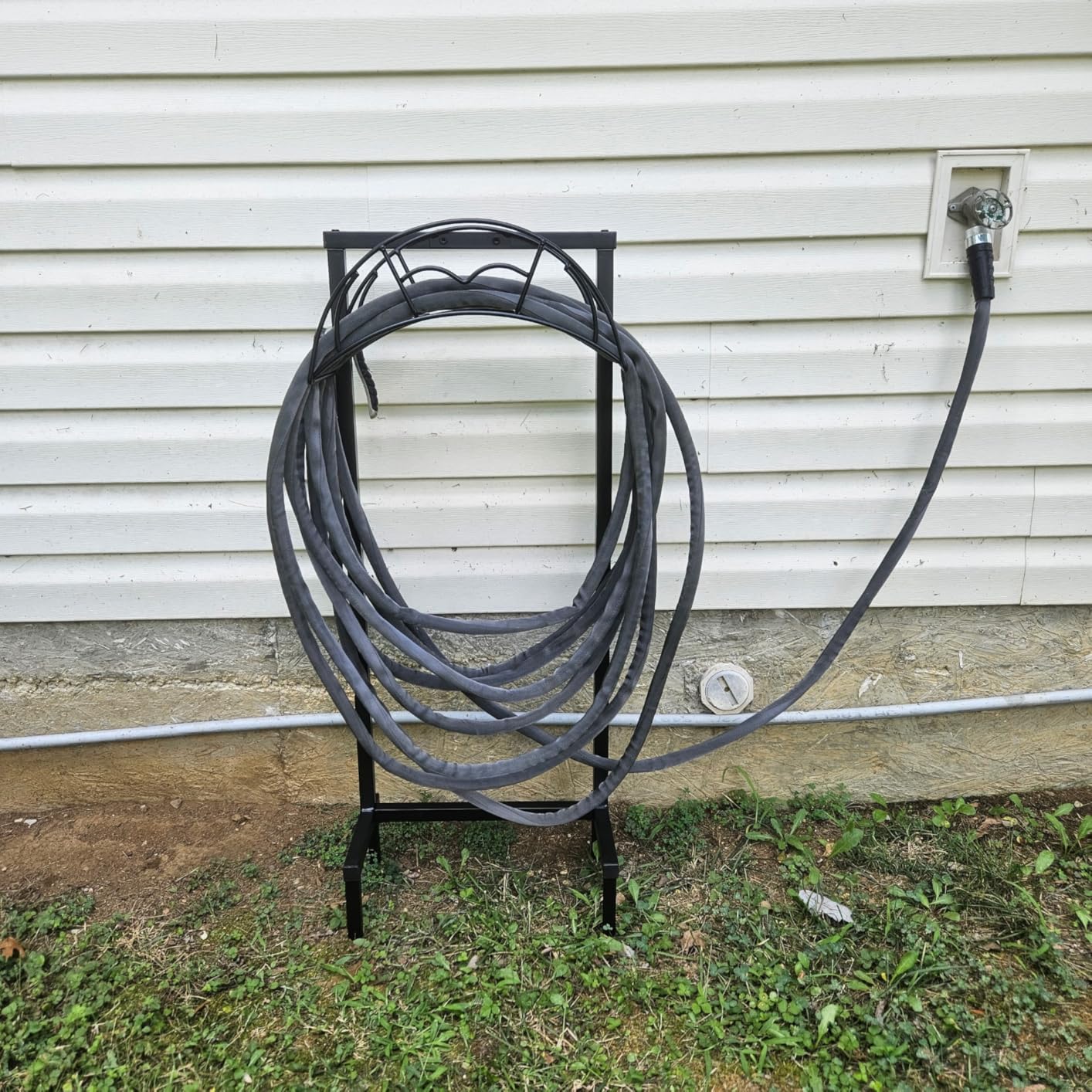 Garden Hose Holder, Freestanding Heavy Duty Water Hose Holder for Outside, Upgraded Metal Hose Stand with 4 Spikes, Detachable Garden Hose Storage Hose Reel Rack, Black customer photo 2