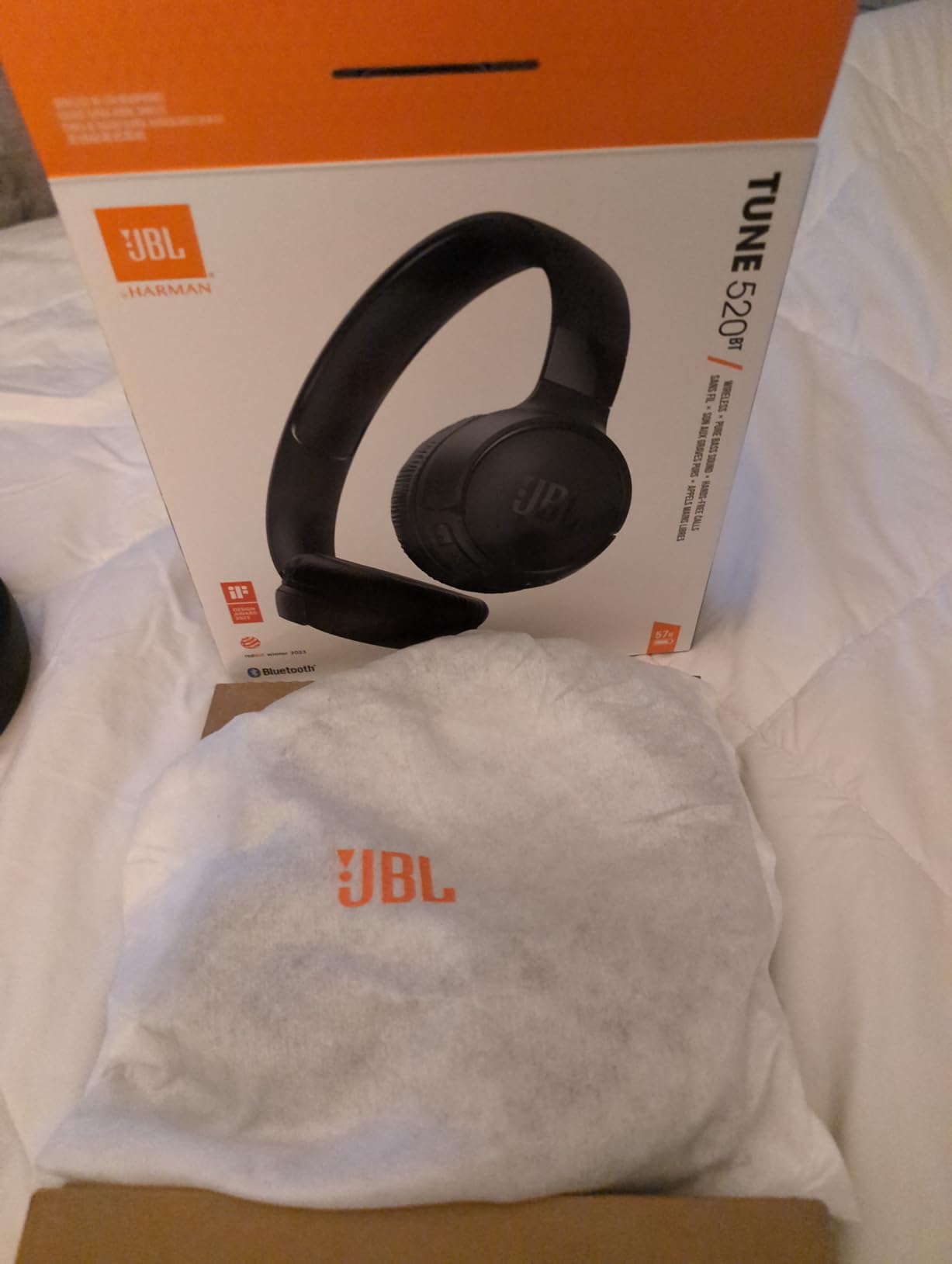 Tune 520BT - Wireless On-Ear Headphones, Up to 57H Battery Life and Speed Charge, Lightweight, Comfortable and Foldable Design, Hands-Free Calls with Voice Aware (Black) customer photo 2