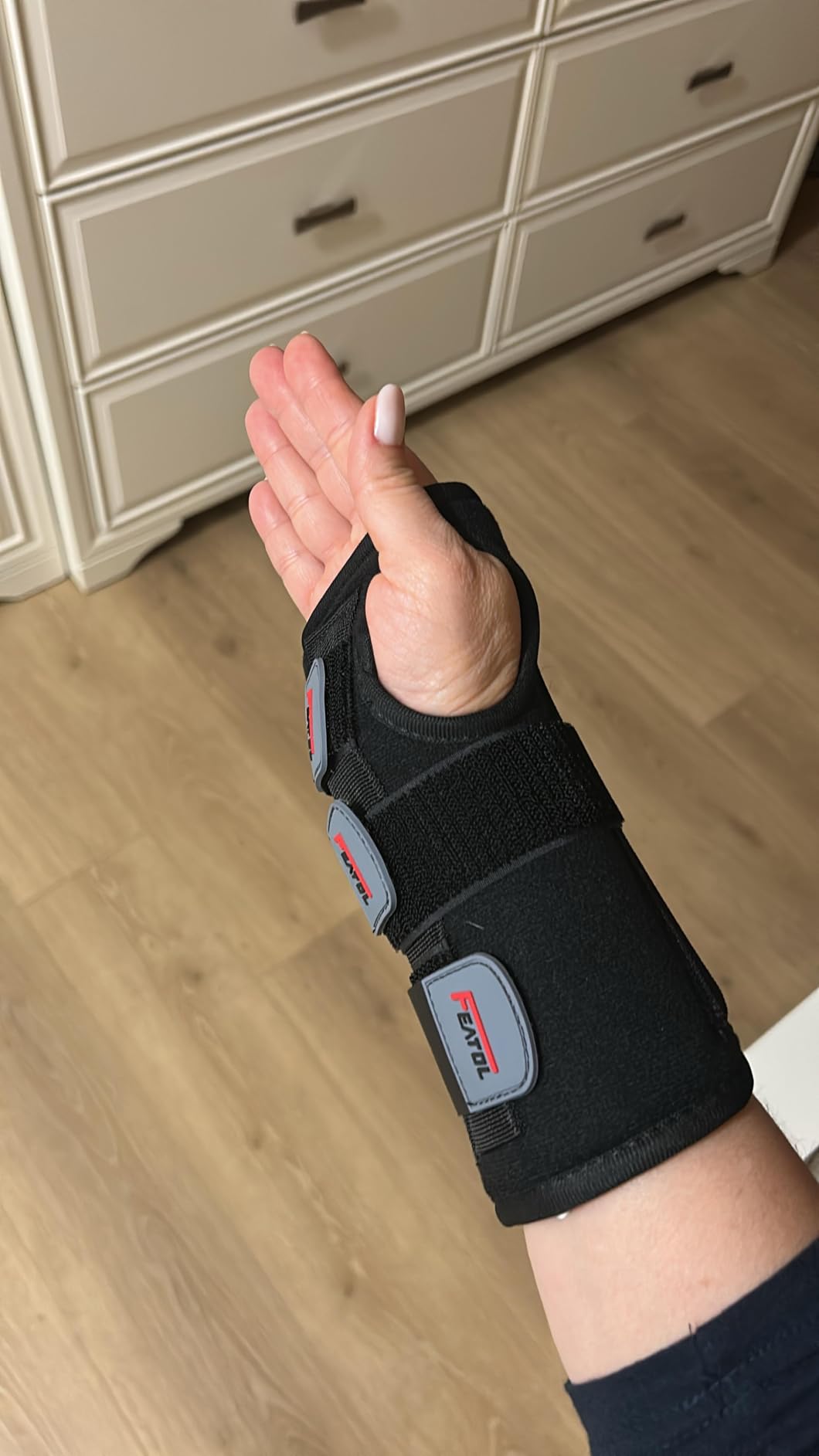 FEATOL Carpal Tunnel Wrist Brace Night Support 2 Pack - Wrist Splint for Pain Relief Tendonitis, Sprained, Arthritis - Metal Splint Stabilizer With Hand Brace -FOR Sleeping Women Men -Right&Left(M/L) customer photo 2