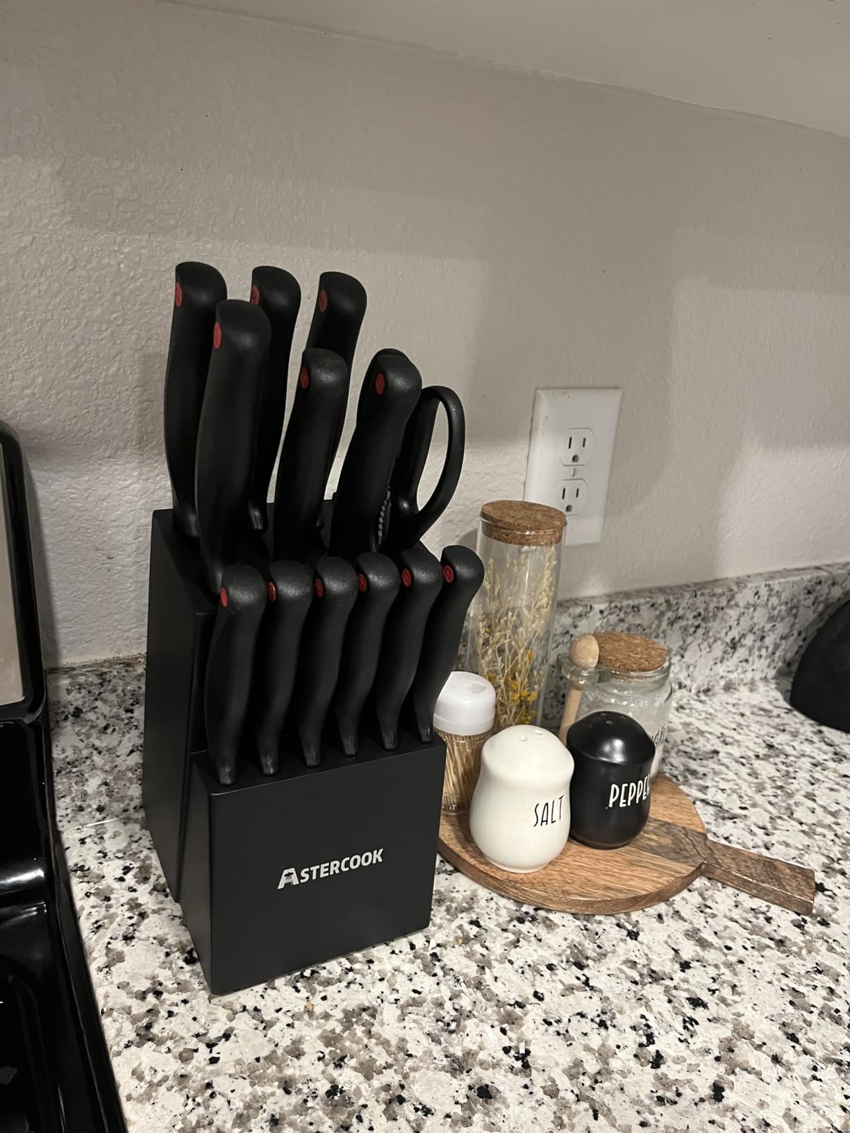 Astercook 15 Pieces Knife Sets for Kitchen with Block, Dishwasher Safe Kitchen Knife Set with Built in Sharpener Block, German Stainless Steel Kitchen Utensils Set customer photo 2