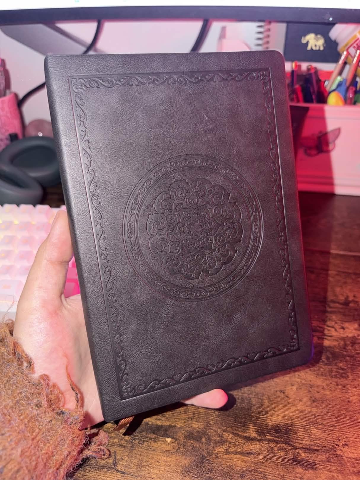 Leather Vintage Journal Notebook,300 Pages,Leather Softcover Lined Journal Notebooks for Women Men,Notebook Journals for Writing Travel,Business,Office,5.7'' X 8.3'' customer photo 2
