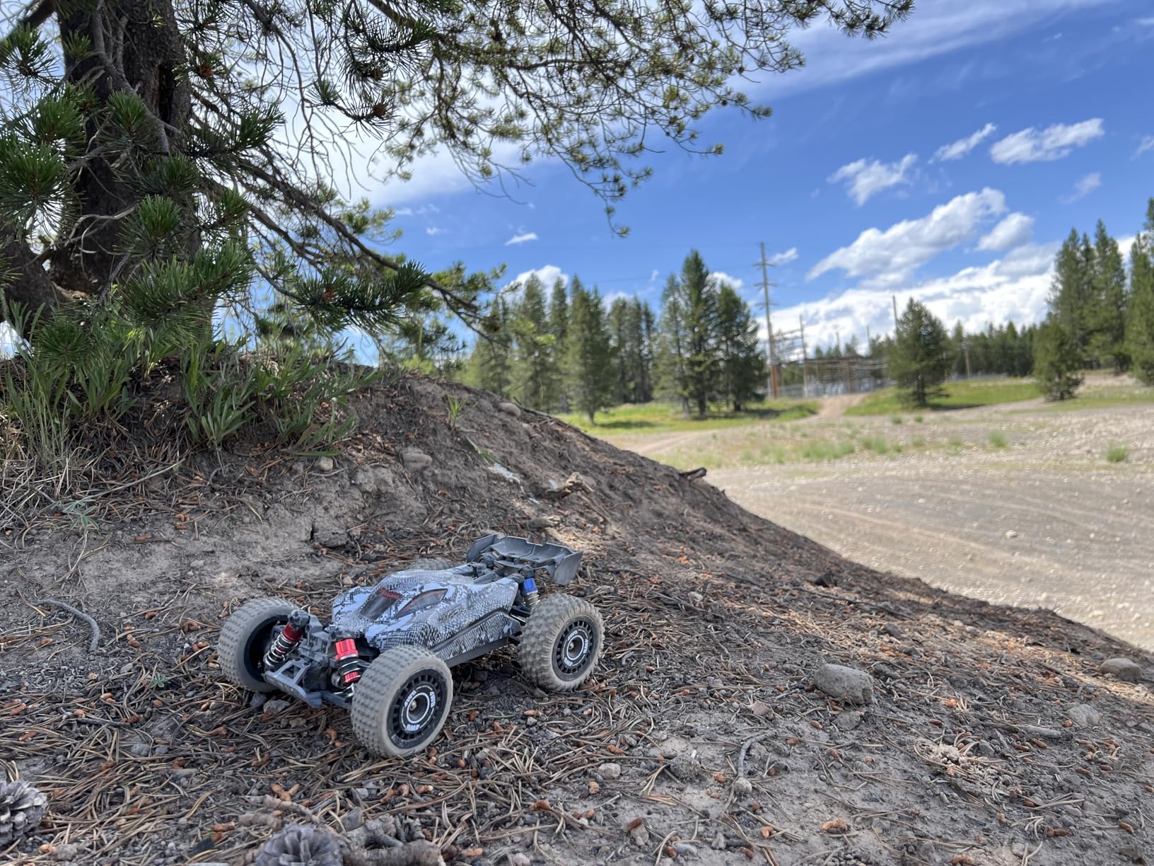 HYPER GO H16PL 1/16 RTR Fast Brushless RC Buggy for Adults, Max 38 mph RC Truck, 4WD High Speed Racing Car with 2S 2000 mAh Battery for RC Basher customer photo 1