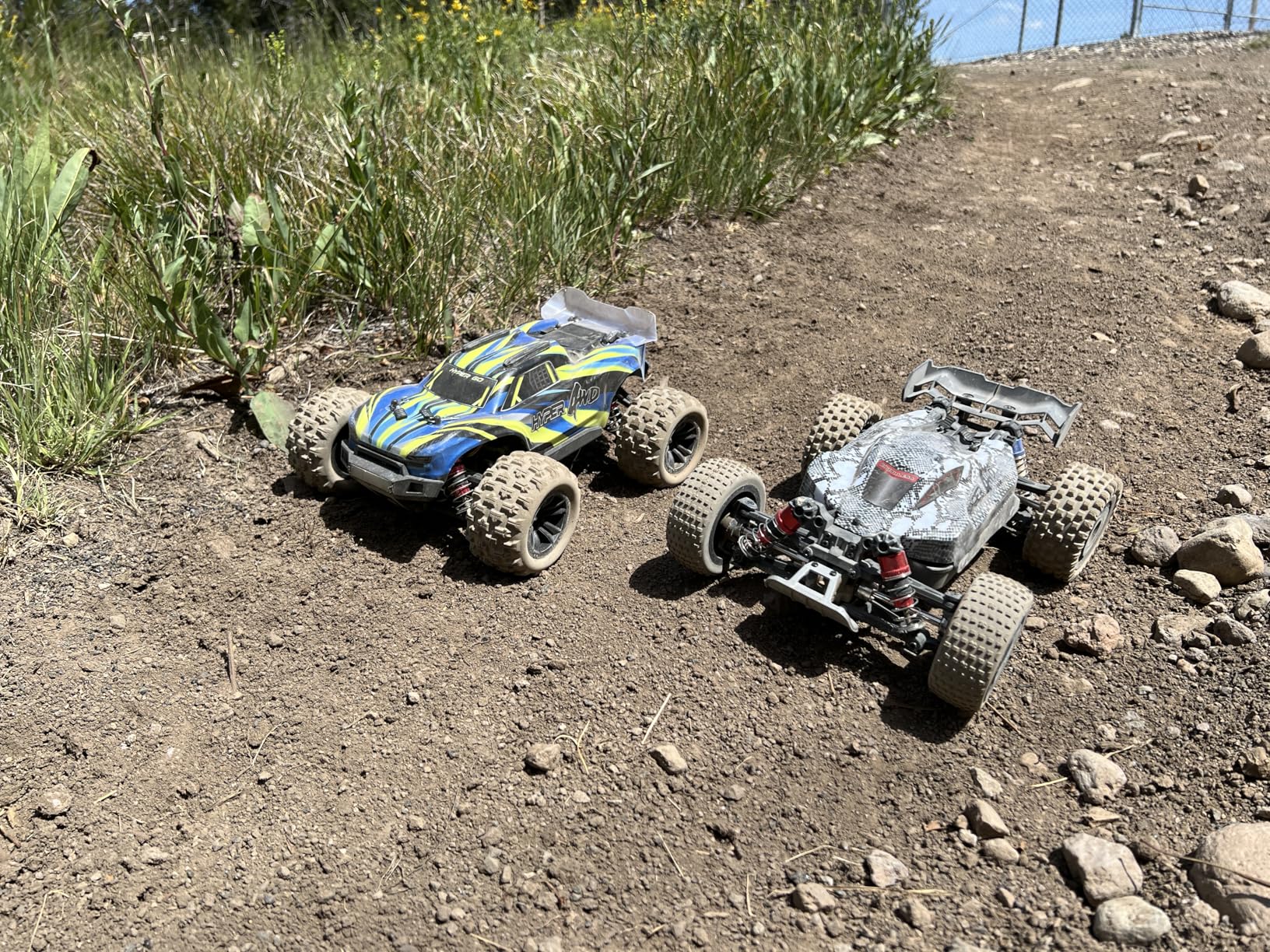 HYPER GO H16PL 1/16 RTR Fast Brushless RC Buggy for Adults, Max 38 mph RC Truck, 4WD High Speed Racing Car with 2S 2000 mAh Battery for RC Basher customer photo 2