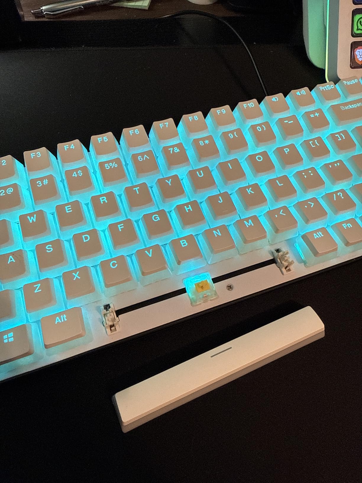 Gateron Milky Yellow Pro V2 Pre-lubed 5-Pin 50gf Linear Switches for All MX Mechanical Keyboard Game Keyboard(Milky Yellow Pro V2,72PCS) customer photo 1