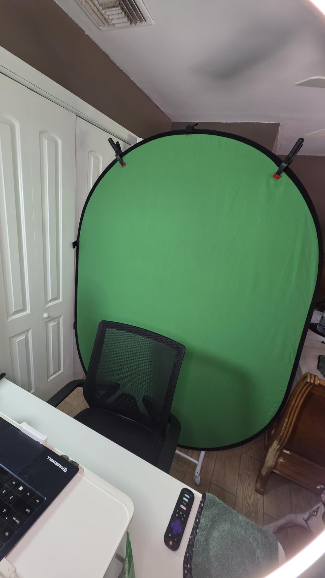 Blue Green Screen Backdrop Double Sided Collapsible Greenscreen Backdrop with Carrying Bag, Portable Pop Up Green Screen Background for Streaming Webcam 39.4 * 59.1 inch customer photo 2