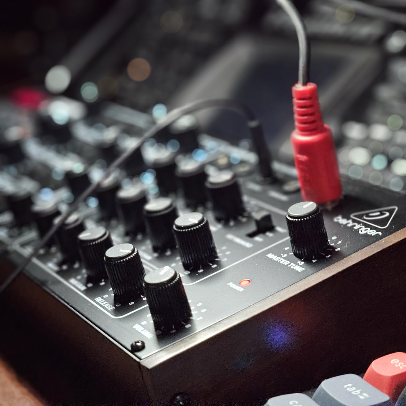 Behringer PRO-800 Classic Analog 8-Voice Polyphonic Synthesizer with 2 VCOs, Classic VCF, Arpeggiator, Sequencer customer photo 2
