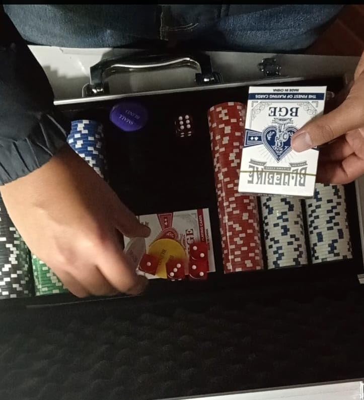 300-Piece Numbered Poker Chip Set - 11.5g Heavyweight Casino Style Chips with Denominations - Complete Texas Hold'em Kit with Aluminum Case, Decks & Dice for Beginners & Family Game Night customer photo 1