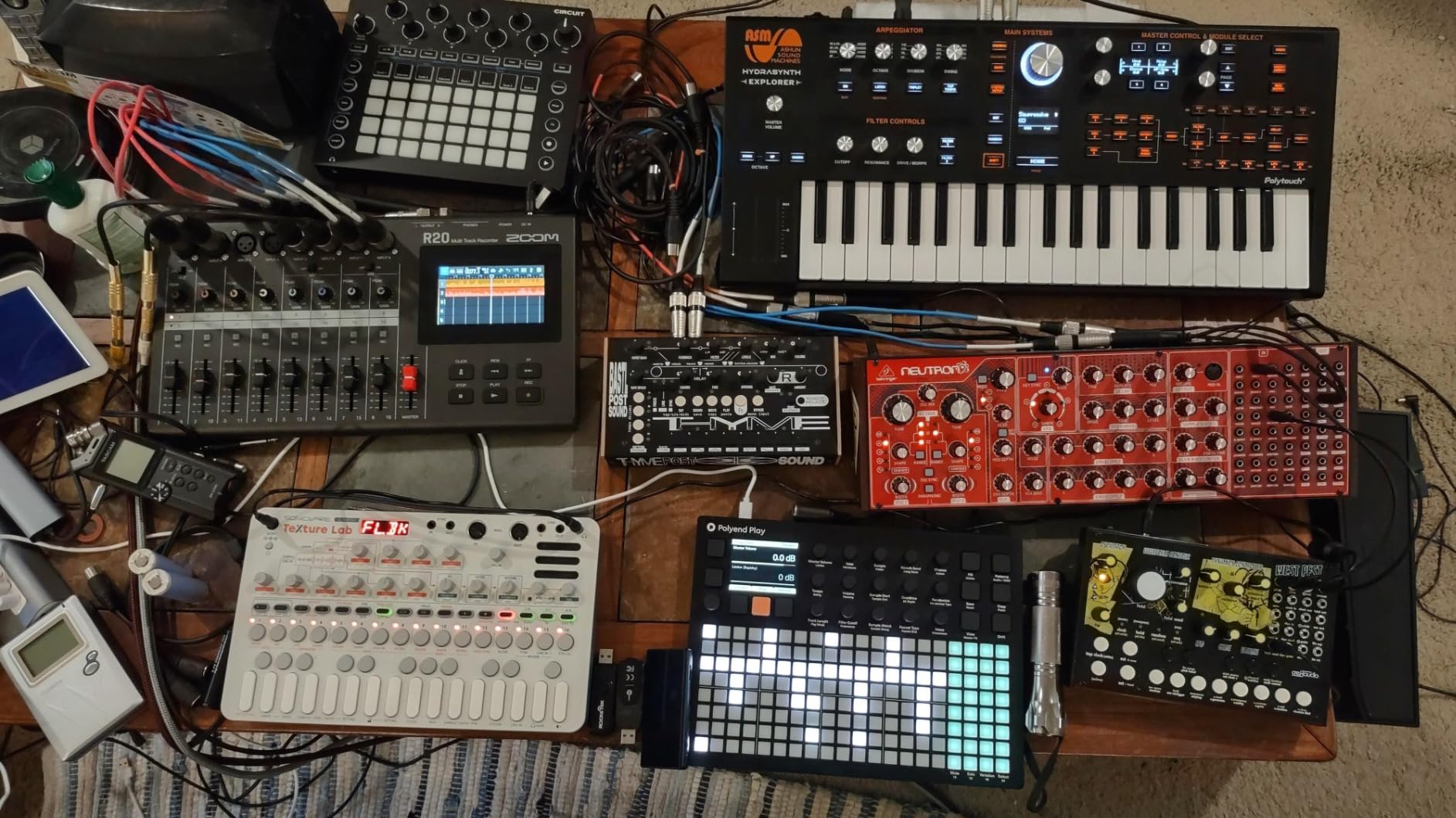 Sonicware LIVEN Texture Lab Granular Synthesizer/Effects Processor with 4 voices, 6 Shimmer reverbs, 128-step sequencer, Battery-powered customer photo 1