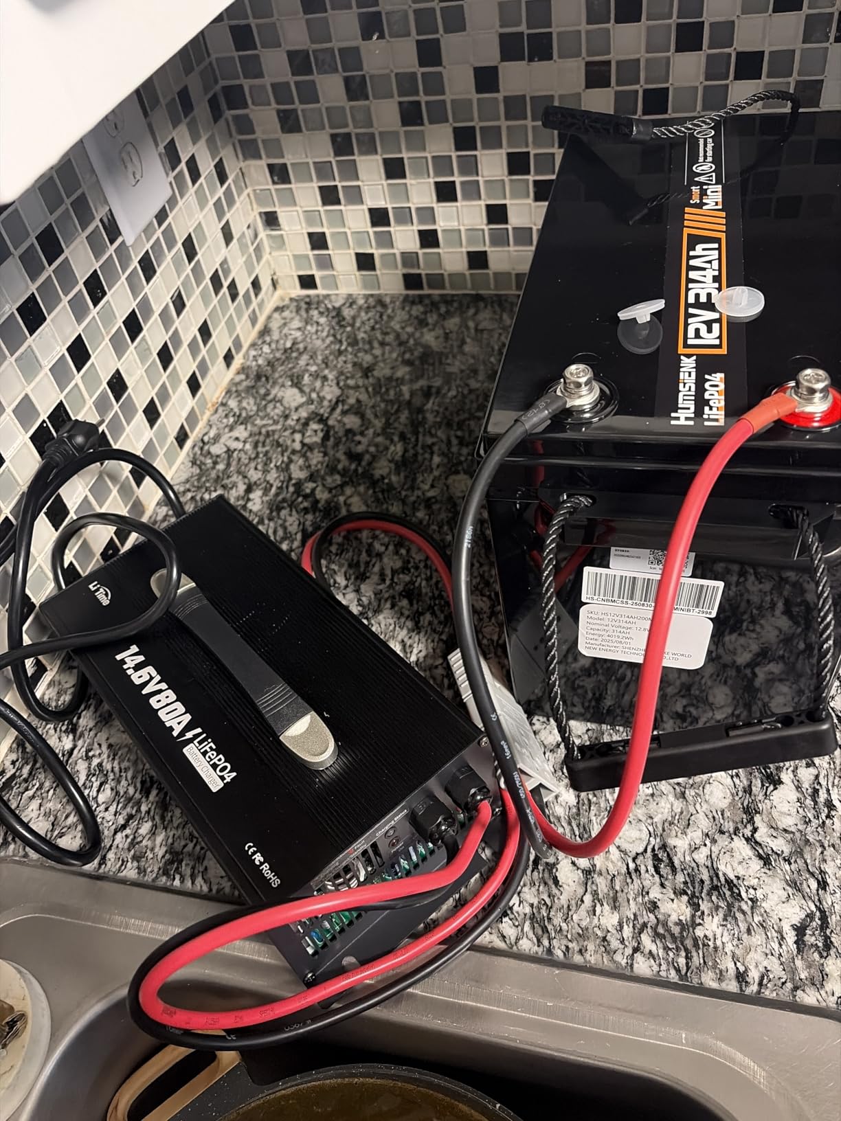 LiTime 12V 40A DC-DC Battery Charger with MPPT Solar Controller, Dual Input Smart Charger for 14.6V LiFePO4 Lithium Batteries, Fast Charging for RVs, Campers, Trailers, Solar, Home Backup and Off-Grid customer photo 1